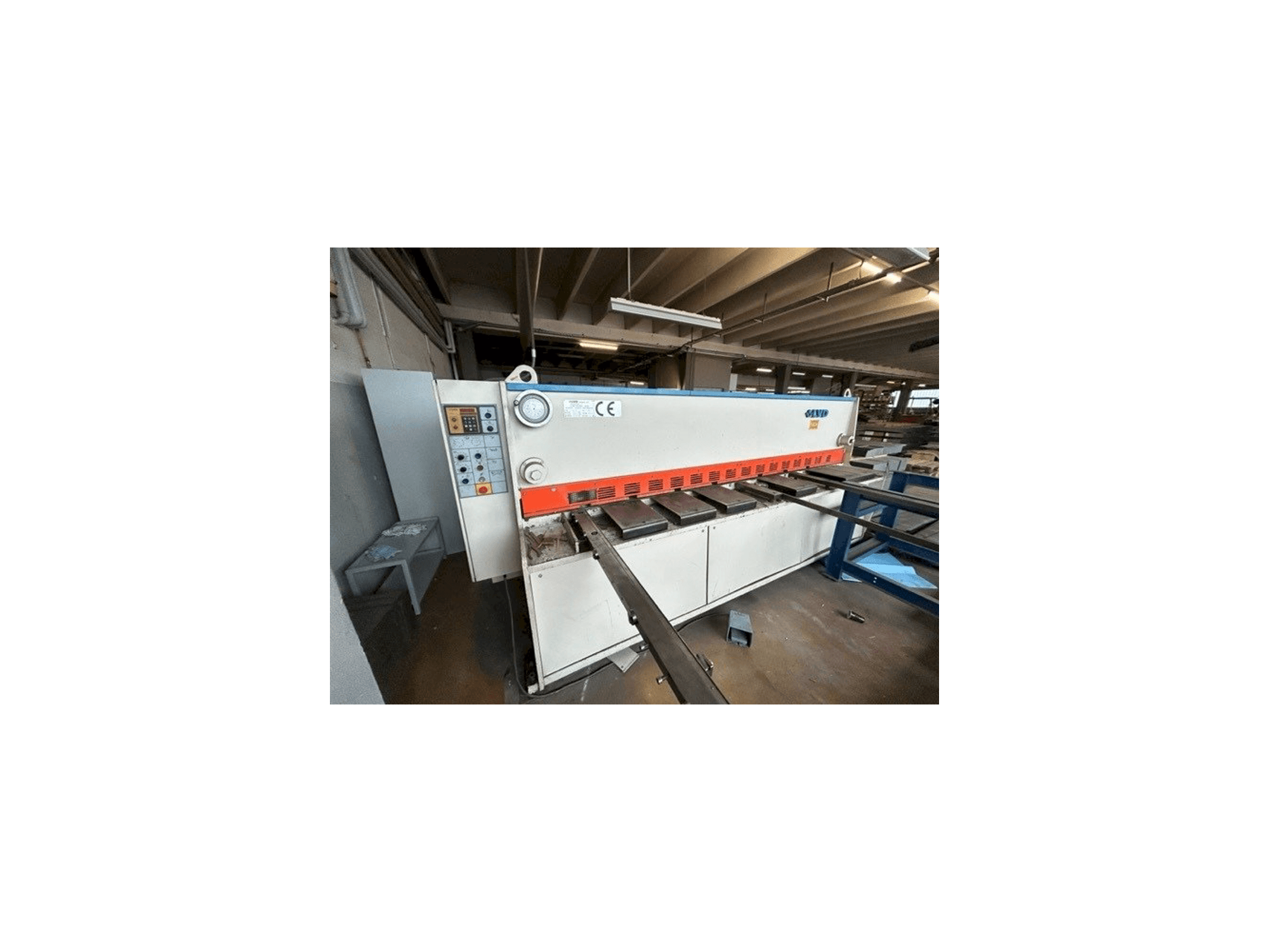 Vista frontale della macchina LVD HST-C 31/6