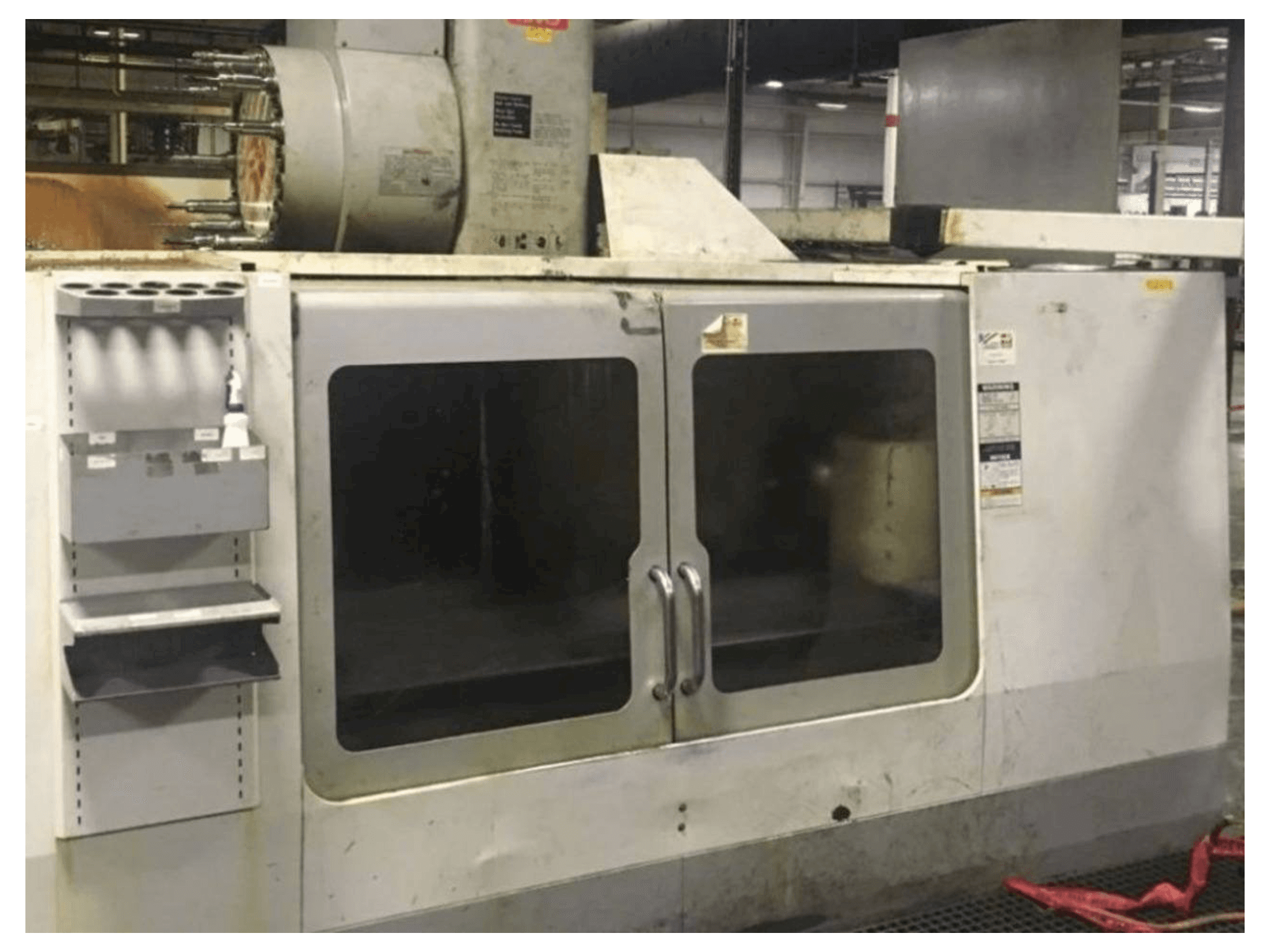 Vista frontale della macchina HAAS VF-8B/40