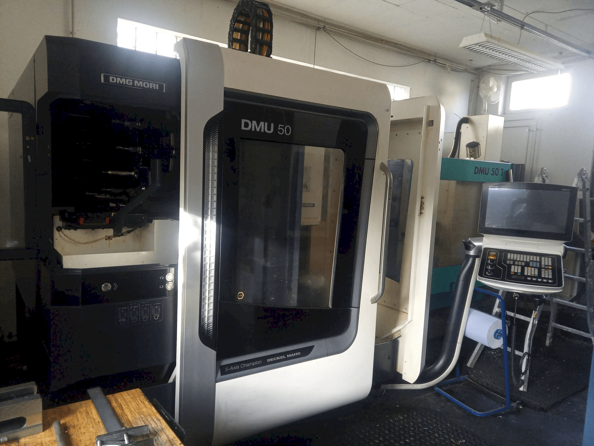 Vista frontale della macchina DMG MORI DMU 50