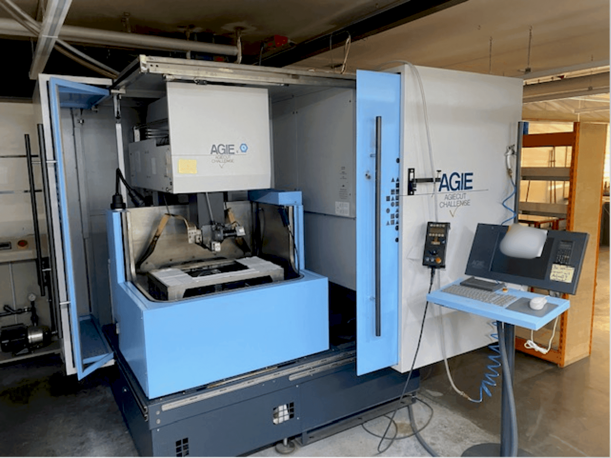 Vista frontale della macchina AGIE Agiecut Challenge V2