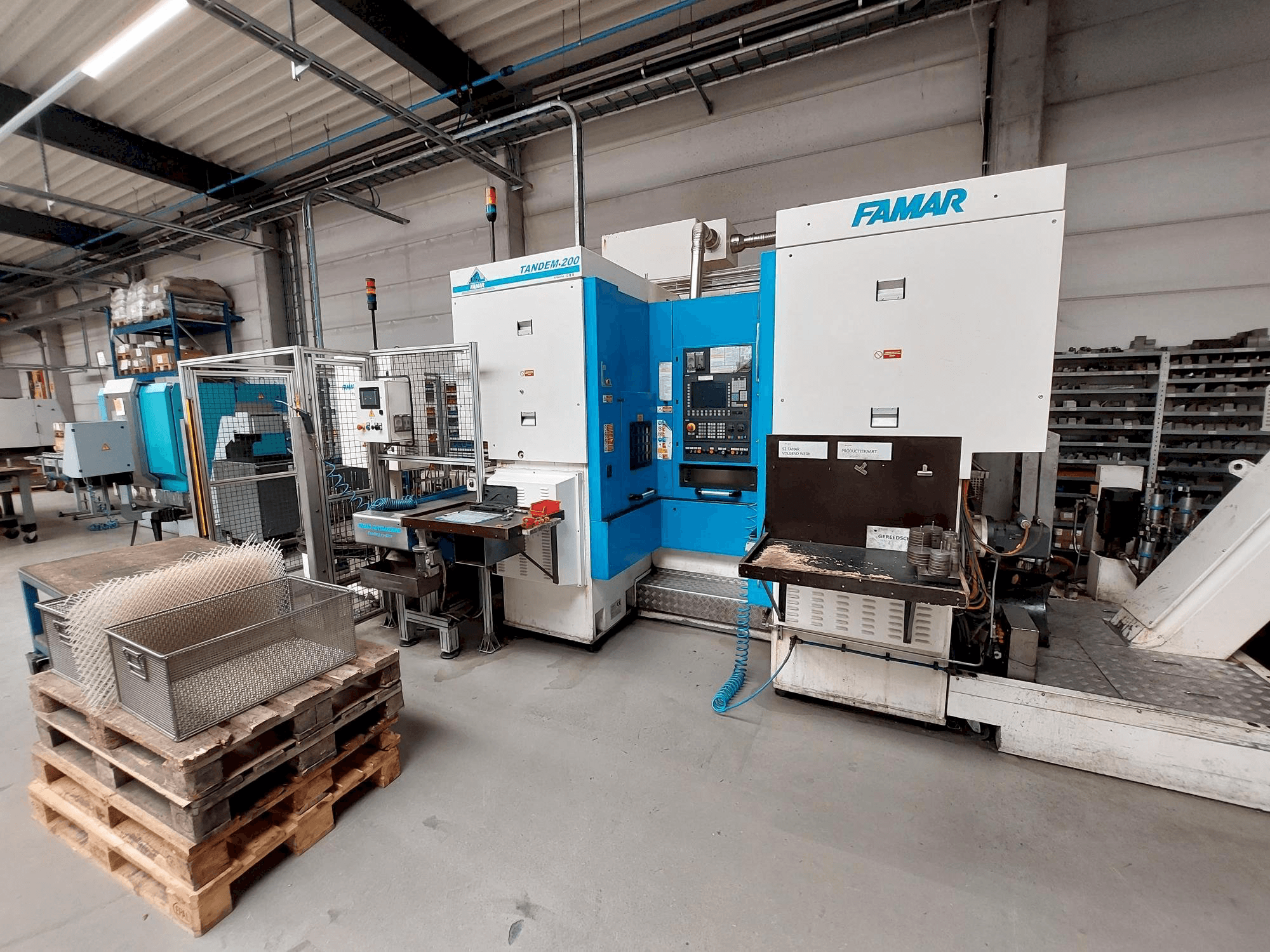 Vista frontale della macchina Famar Tandem 200