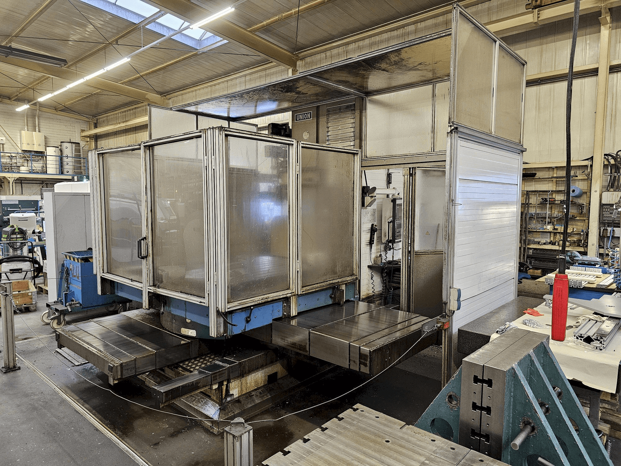 Vista frontale della macchina UNION TC 110