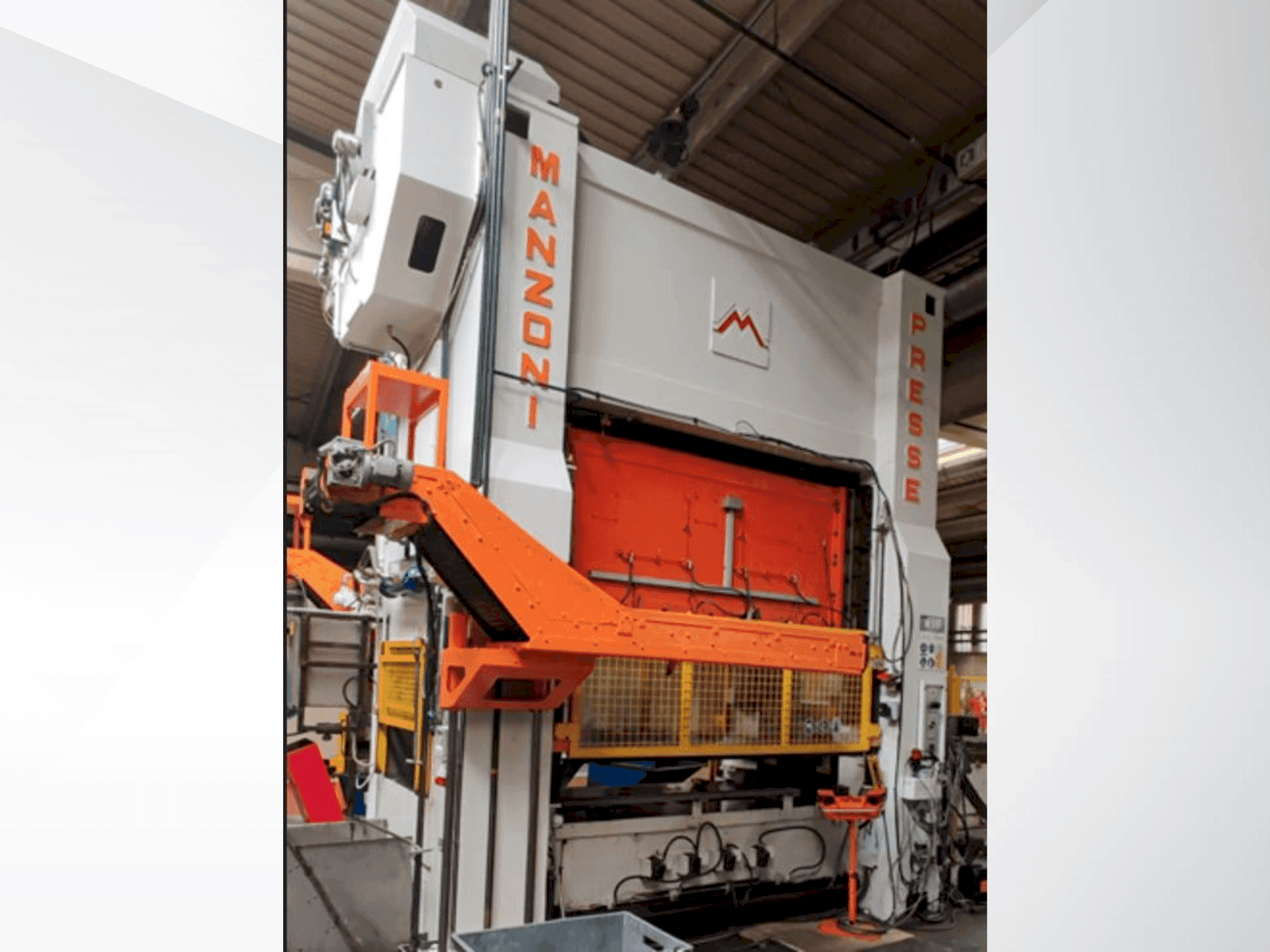 Vista frontale della macchina RAVNE PRESSES Manzoni 315