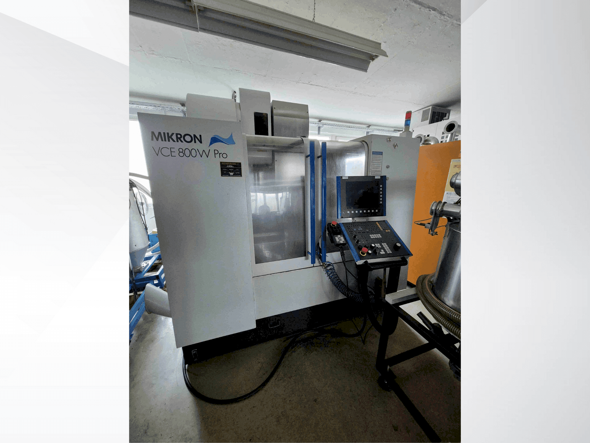 Vista frontale della macchina MIKRON VCE 800W Pro