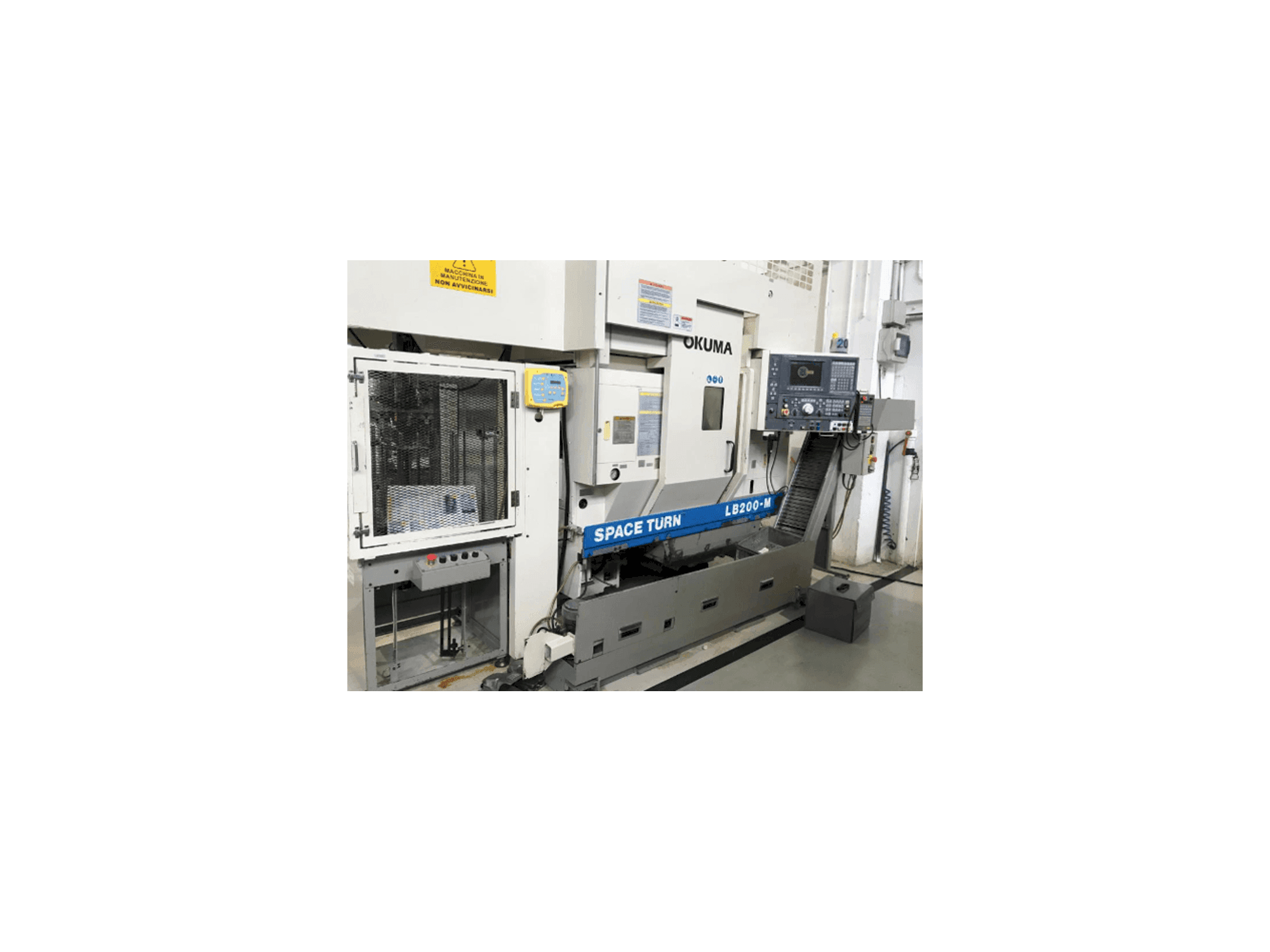 Vista frontale della macchina Okuma LB 200 M