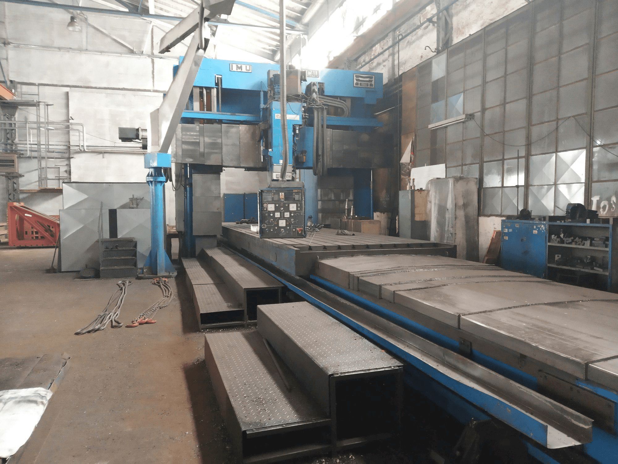 Vista frontale della macchina Forest Line FLP 2200