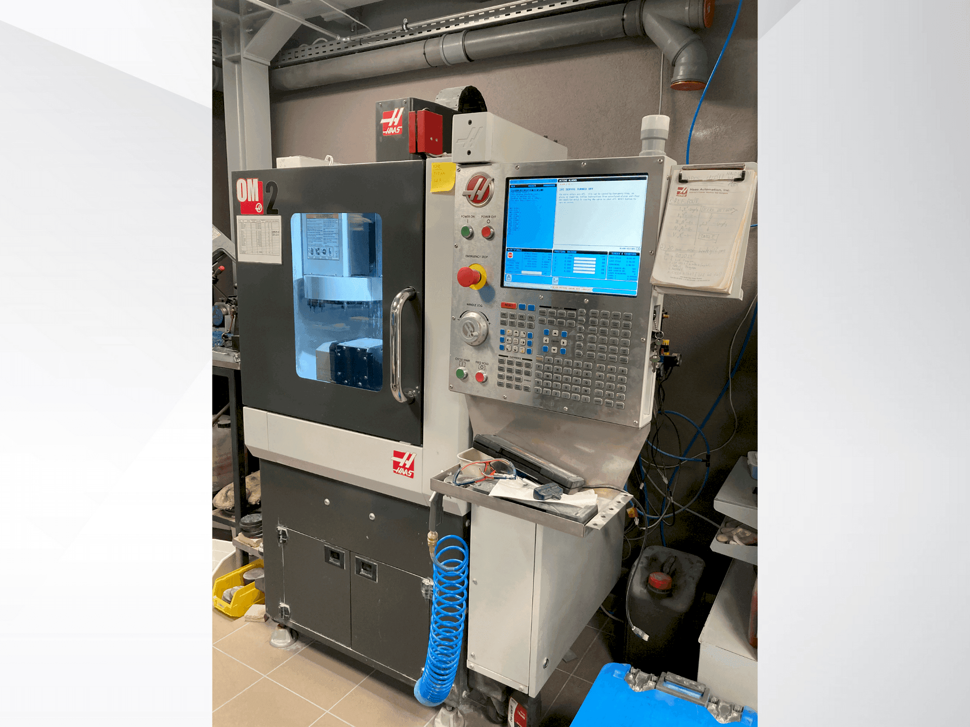 Vista frontale della macchina HAAS OM-2A
