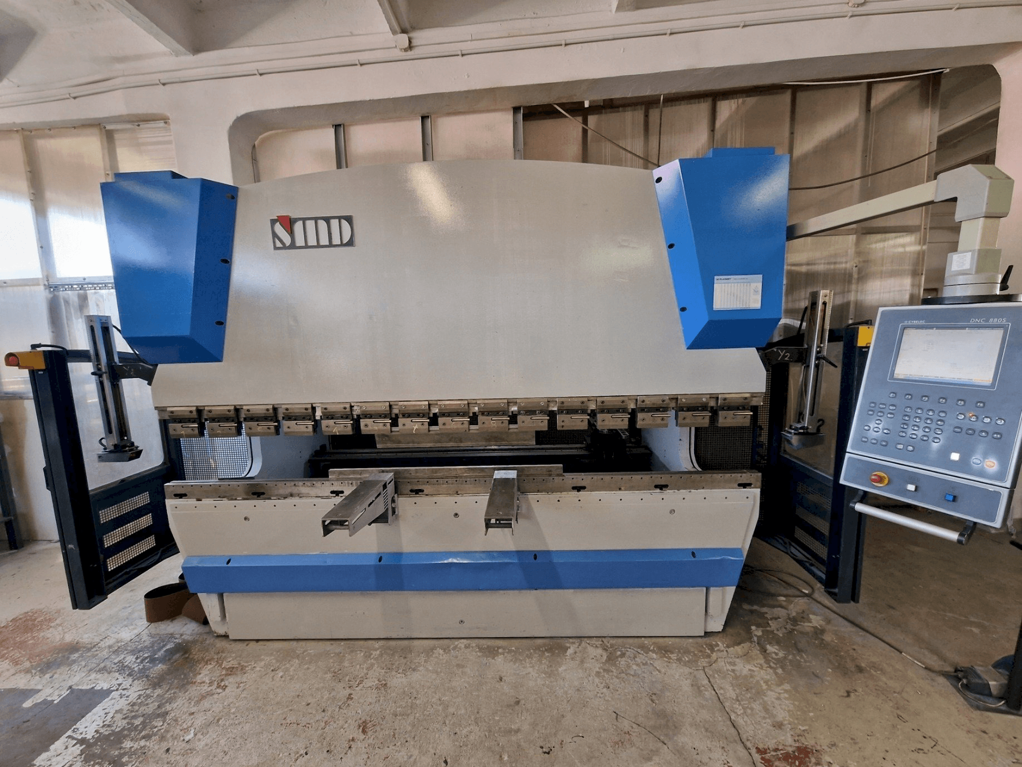 Vista frontale della macchina SMD PBH 3100