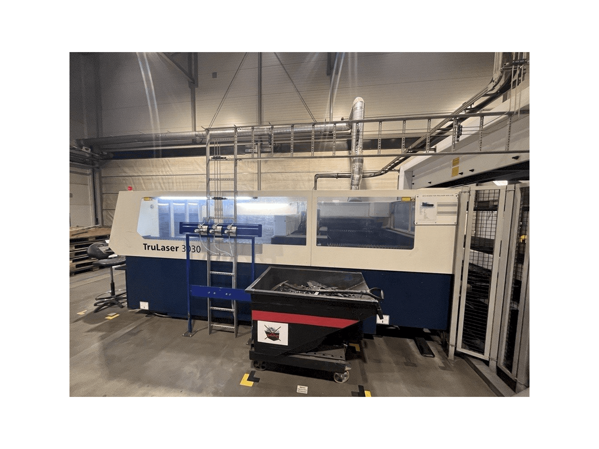 Vista frontale della macchina TRUMPF TruLaser 3030 L30