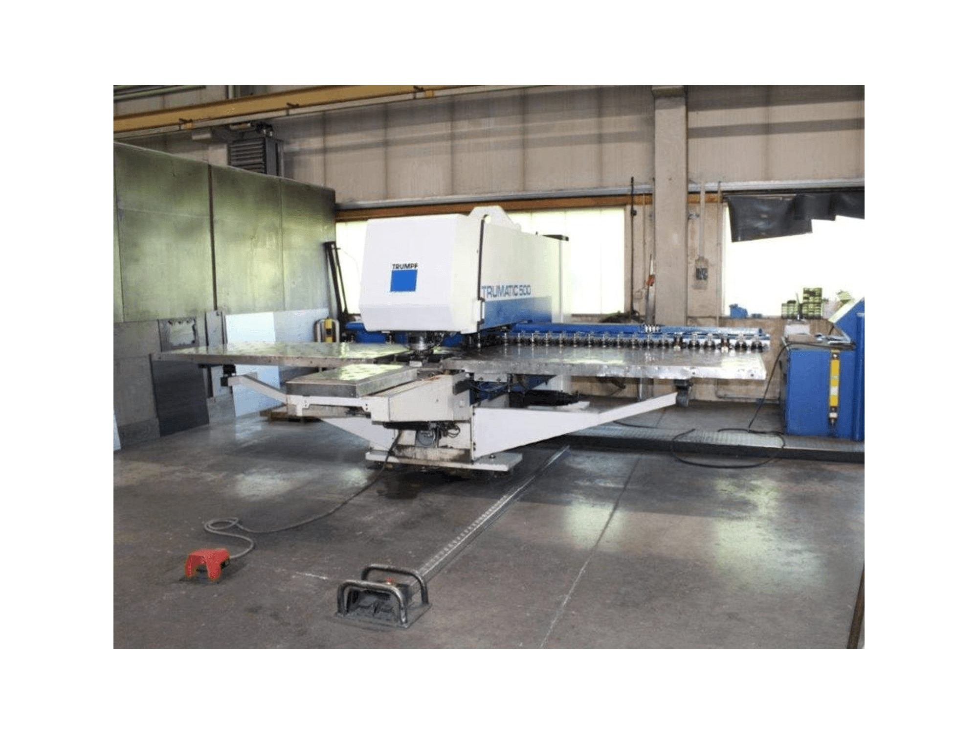 Vista frontale della macchina Trumpf Trumatic 500