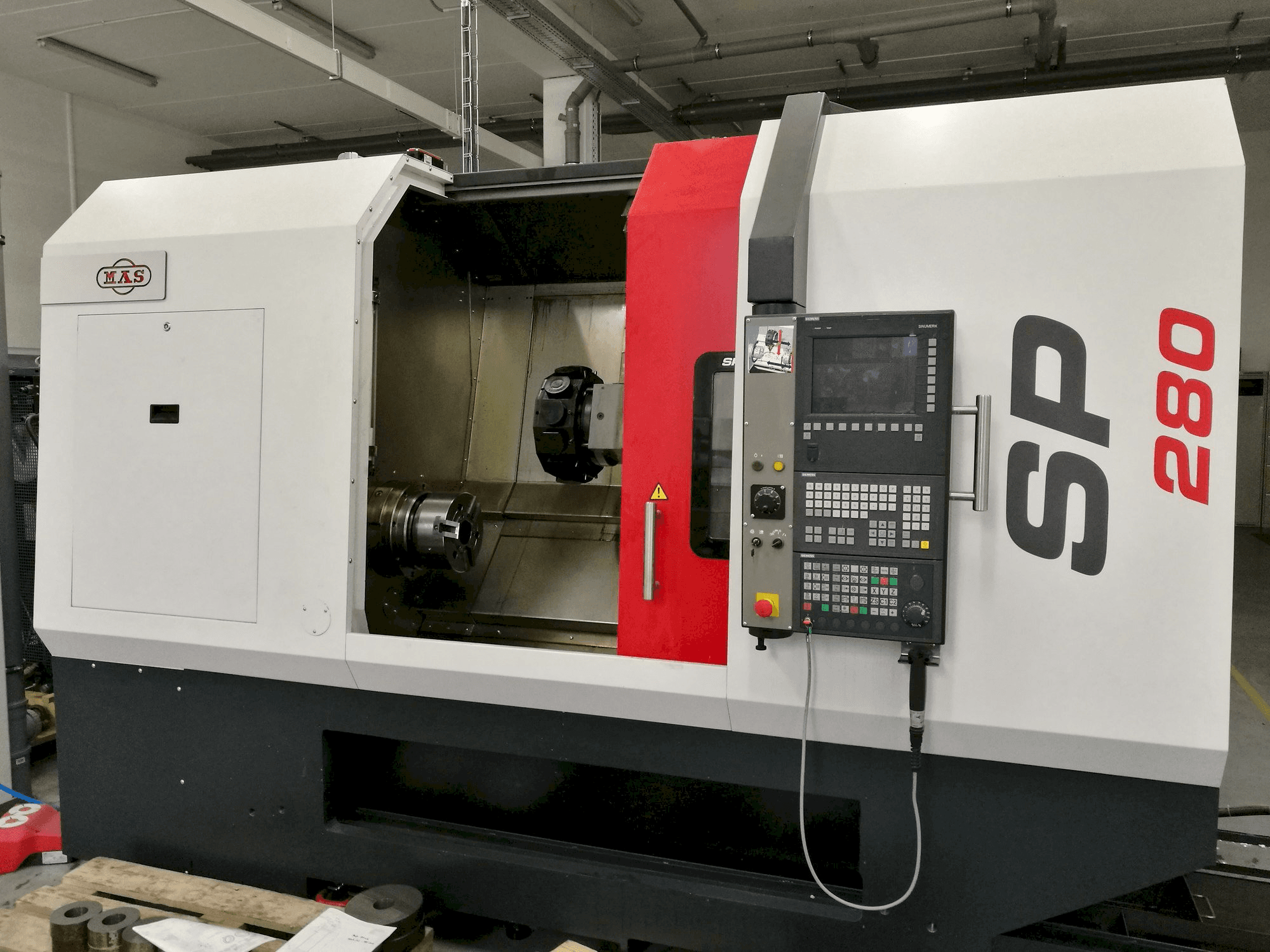 Vista frontale della macchina KOVOSVIT MAS SP 280 SY