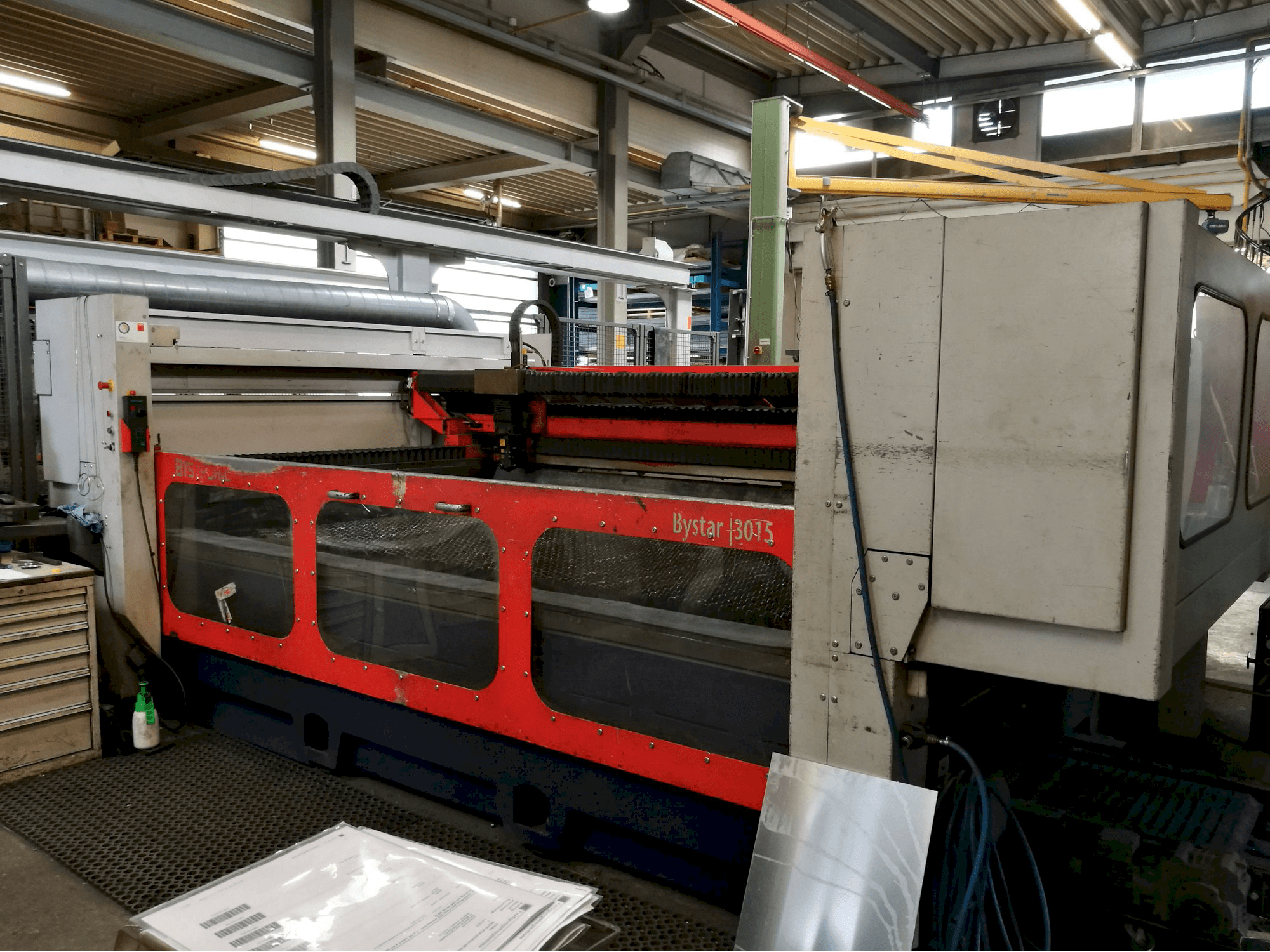 Vista lato destro della macchina Bystronic Bystar 3015