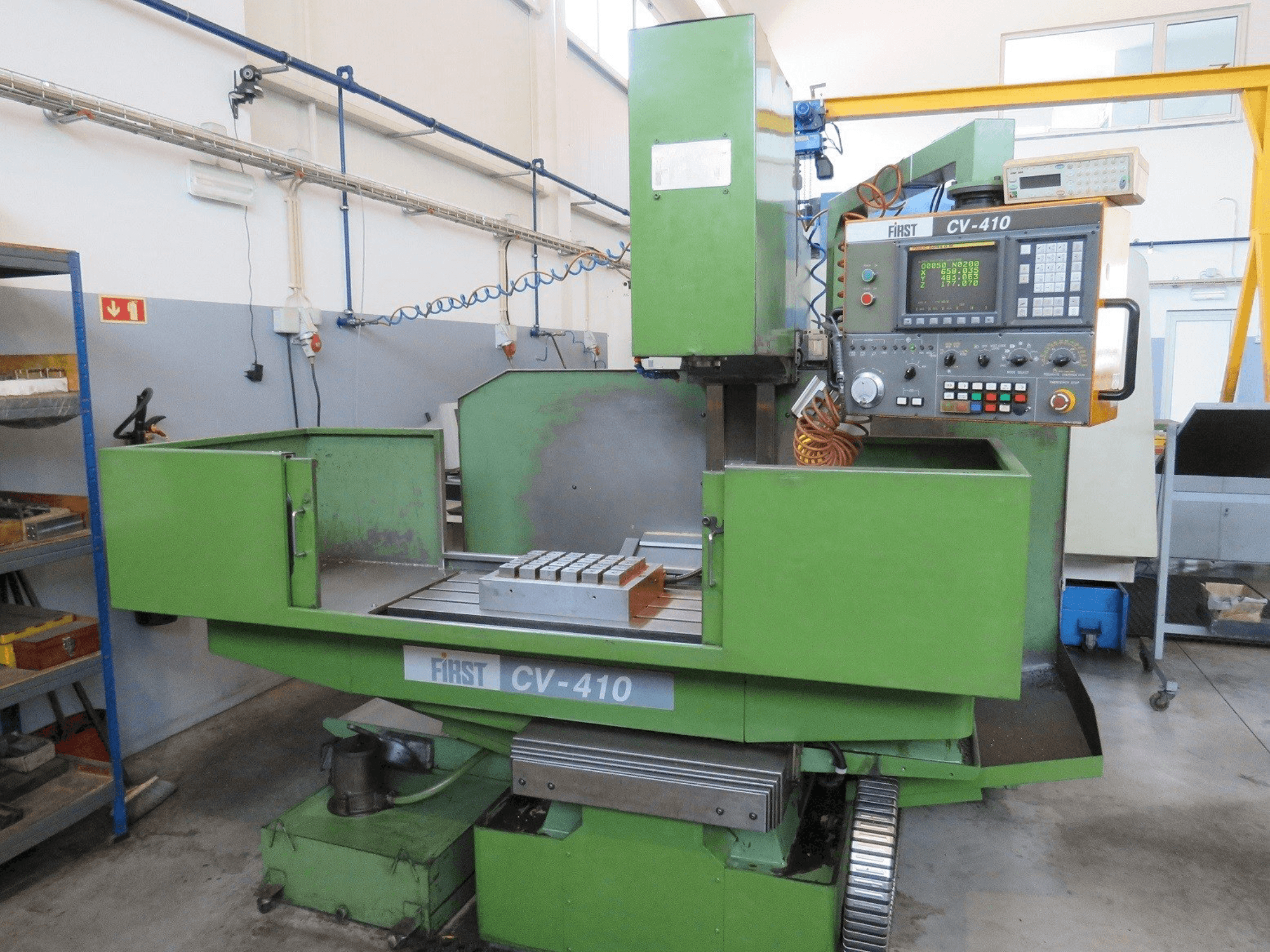 Vista frontale della macchina FIRST CV-410