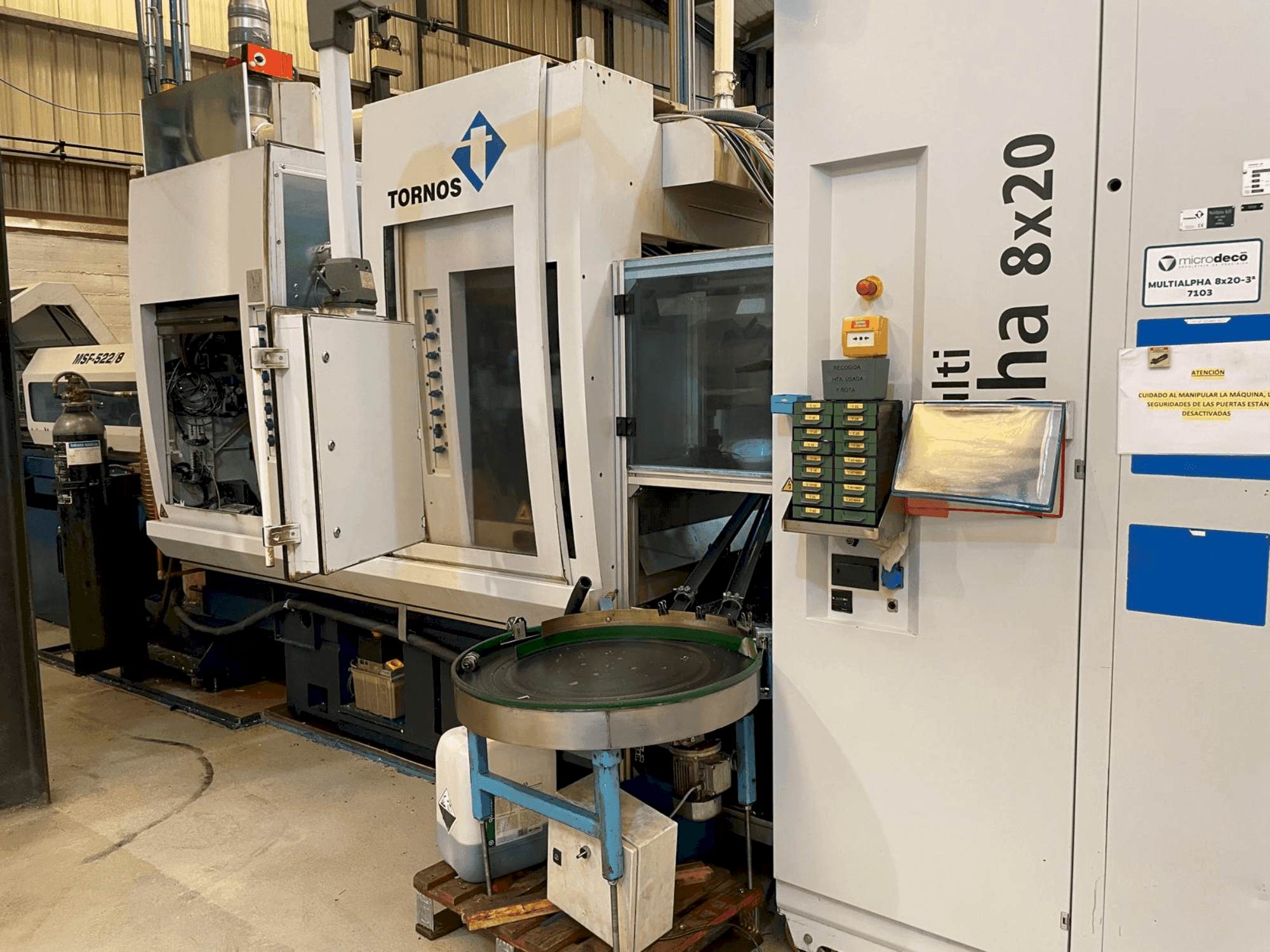 Vista frontale della macchina TORNOS MultiAlpha 8x20