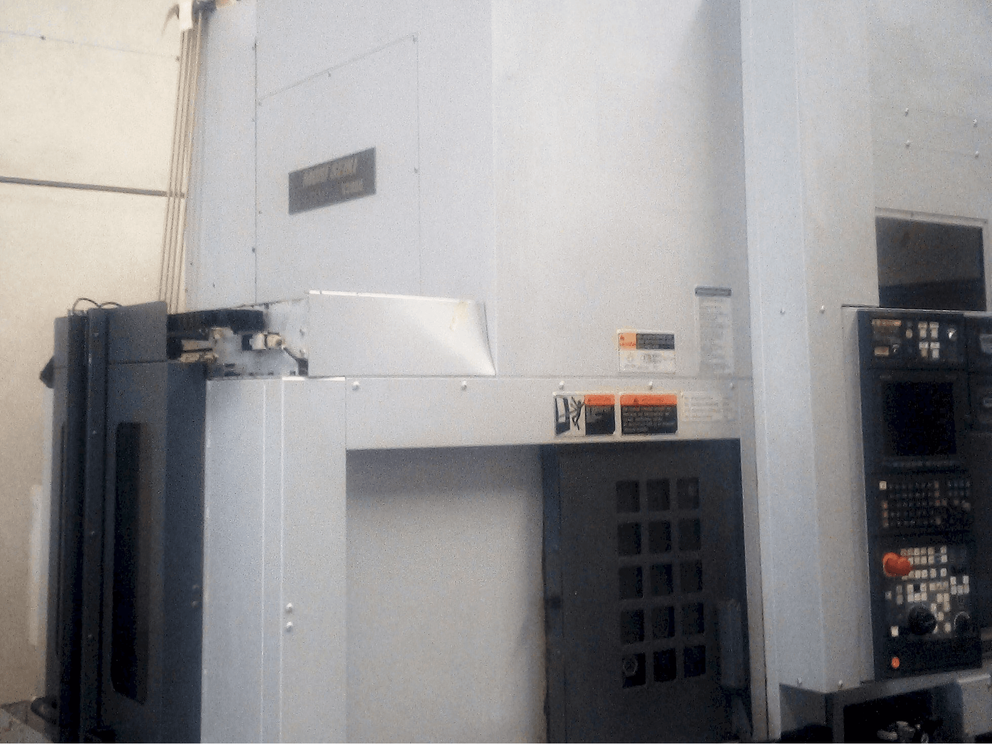 Vista frontale della macchina DMG Mori Seiki ULTIMILL V-3000/MSX-850