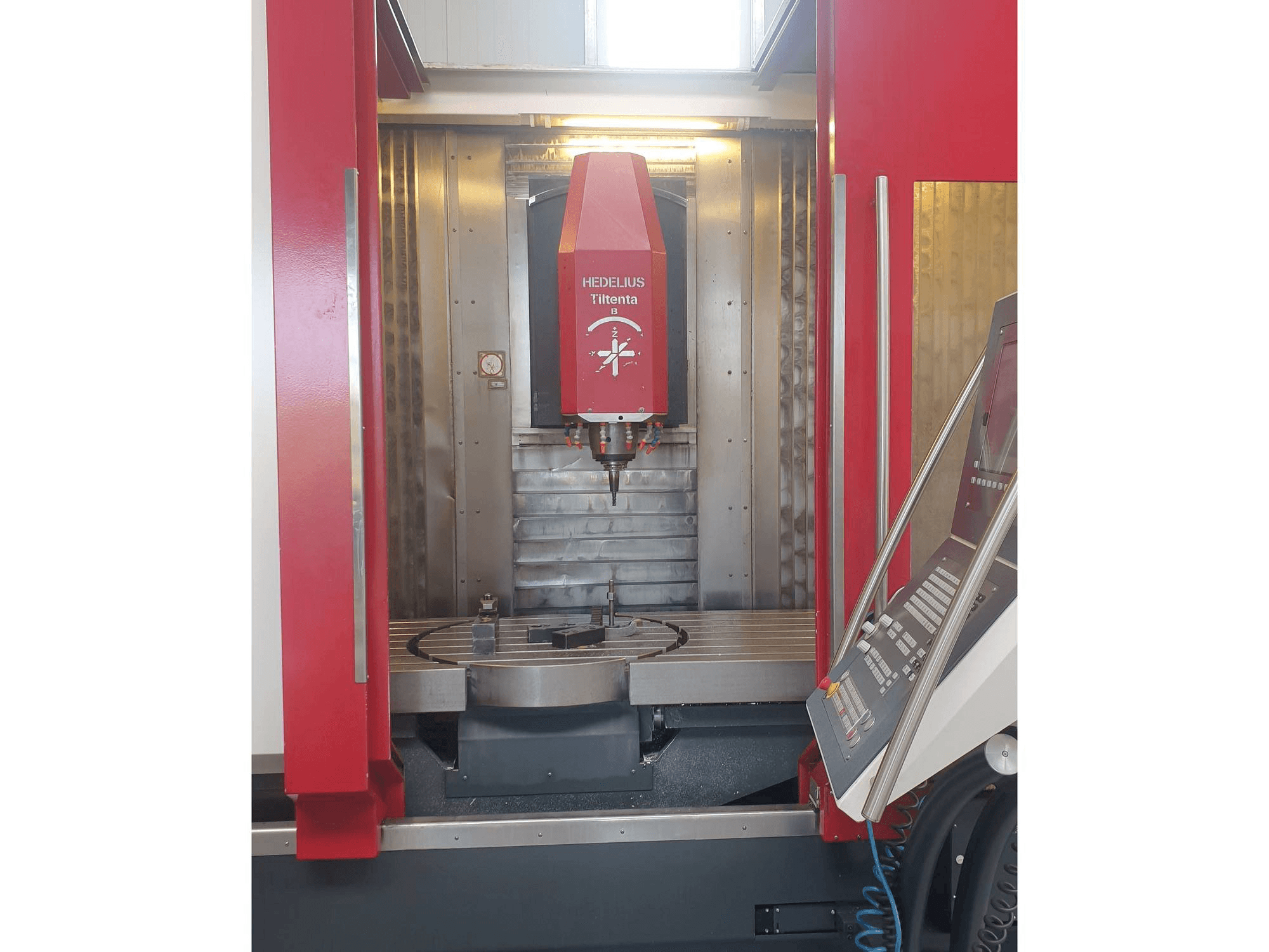 Vista frontale della macchina HEDELIUS Tiltenta 7