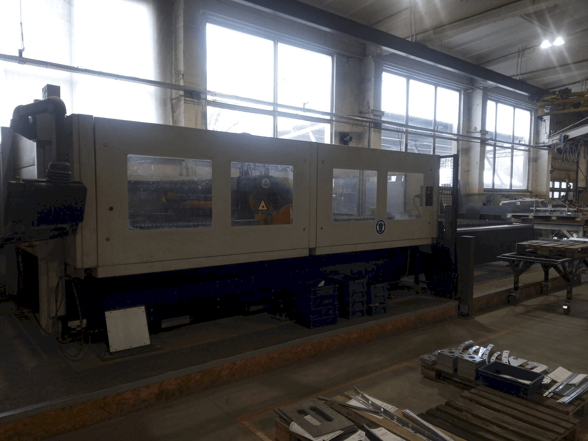 Vista frontale della macchina Bystronic Bysprint 3015