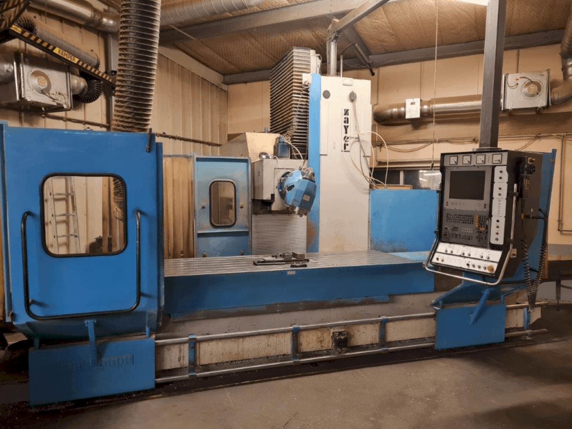 Vista frontale della macchina Zayer 30KF3000