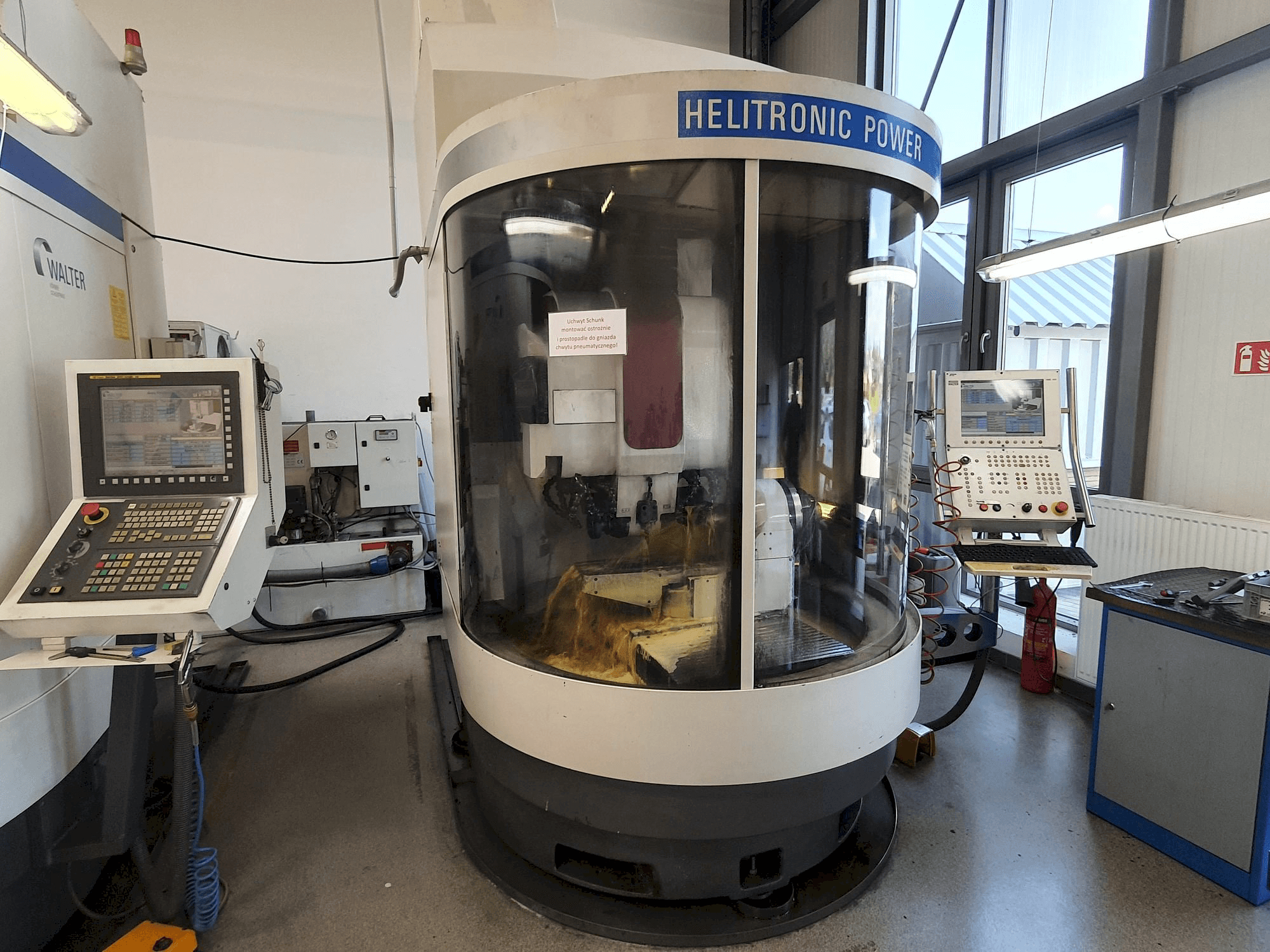 Vista frontale della macchina Walter Helitronic Power