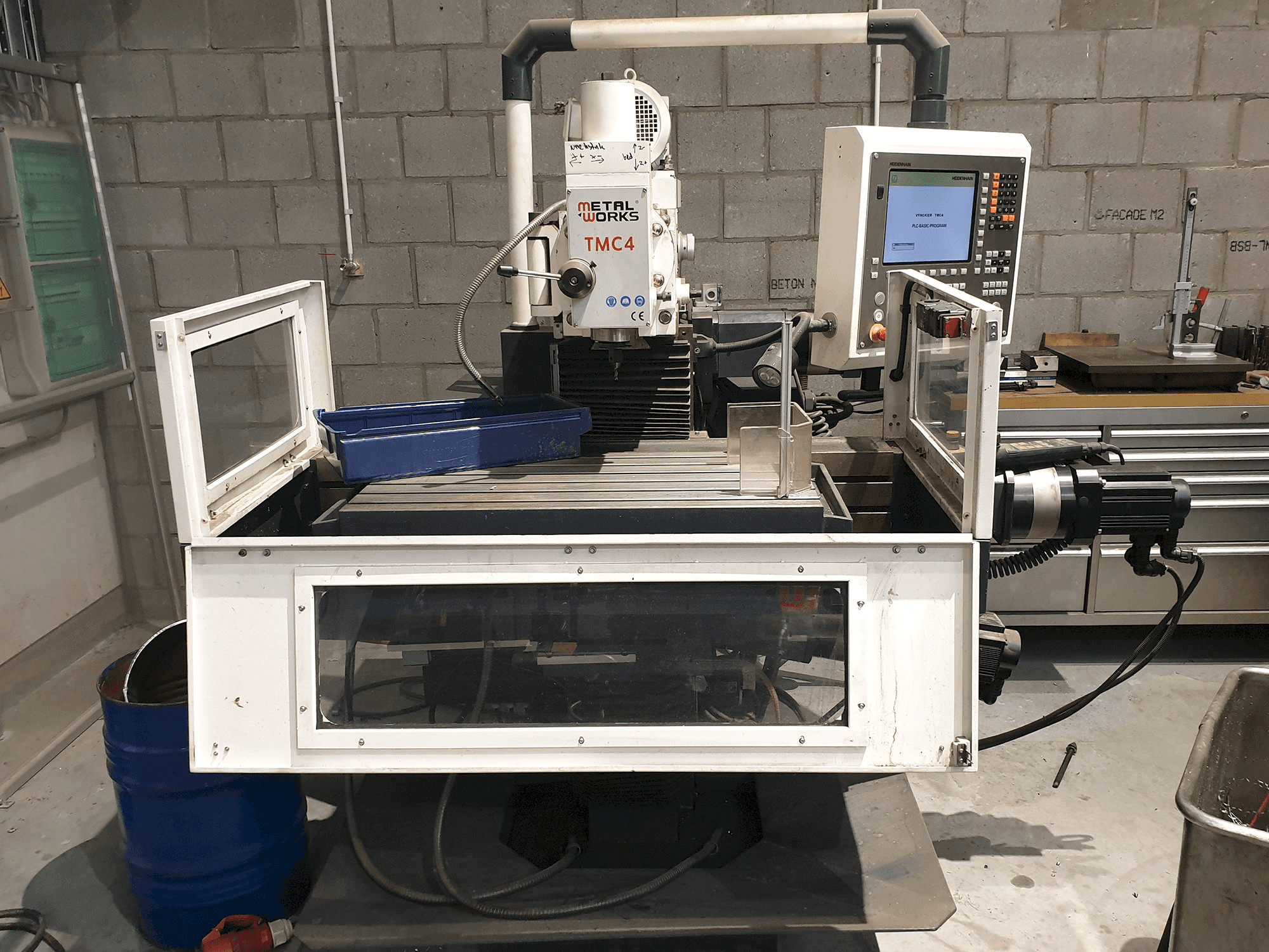 Vista frontale della macchina Metal Works TMC 4