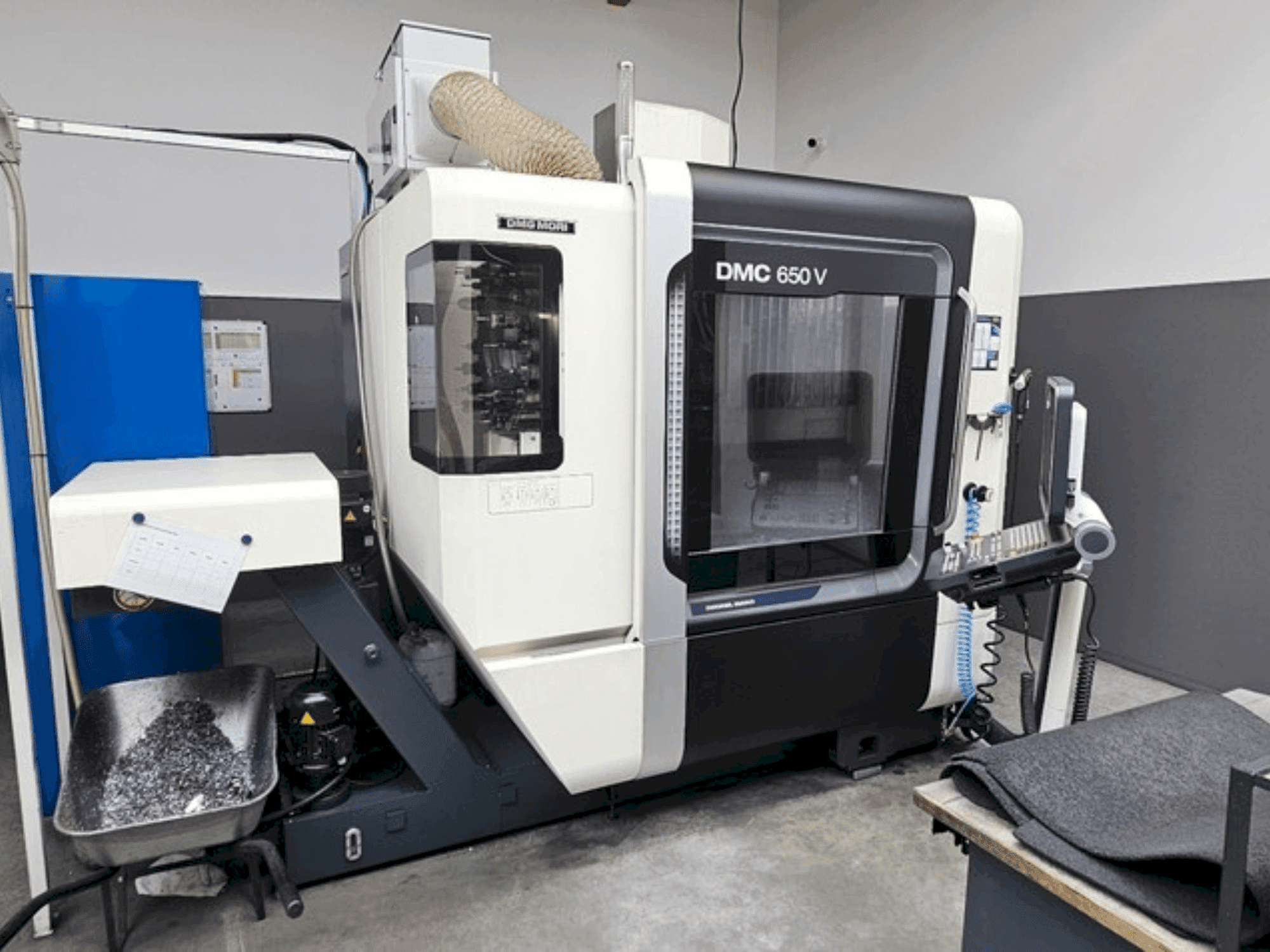 Vista frontale della macchina DMG MORI DMC 650V