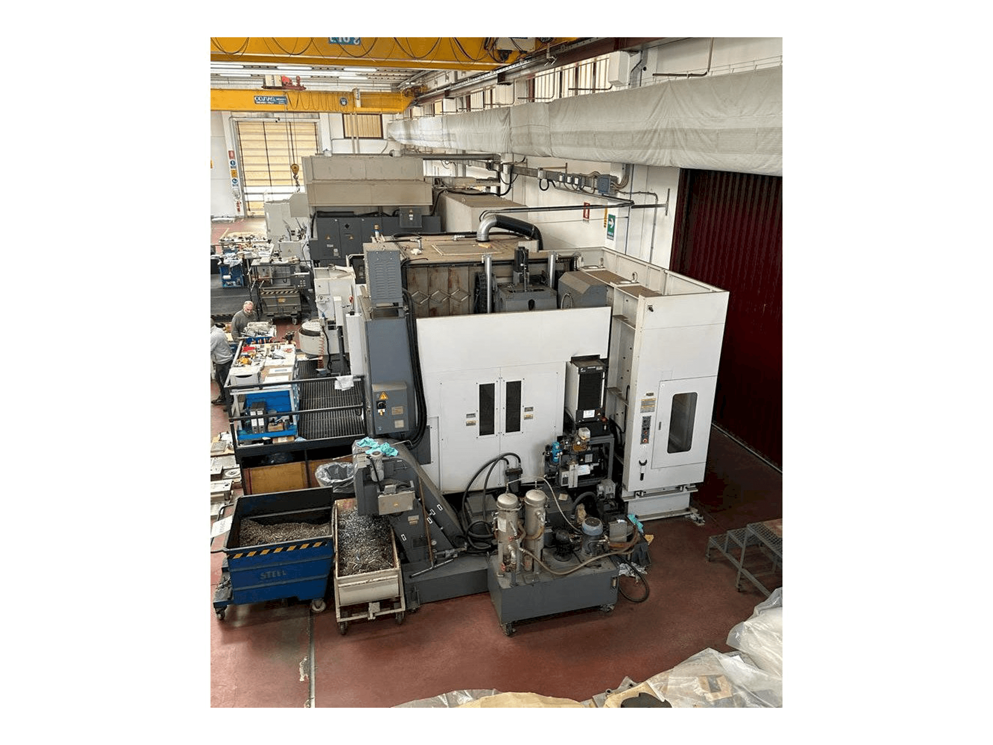 Vista frontale della macchina Okuma MILLAC 800VH