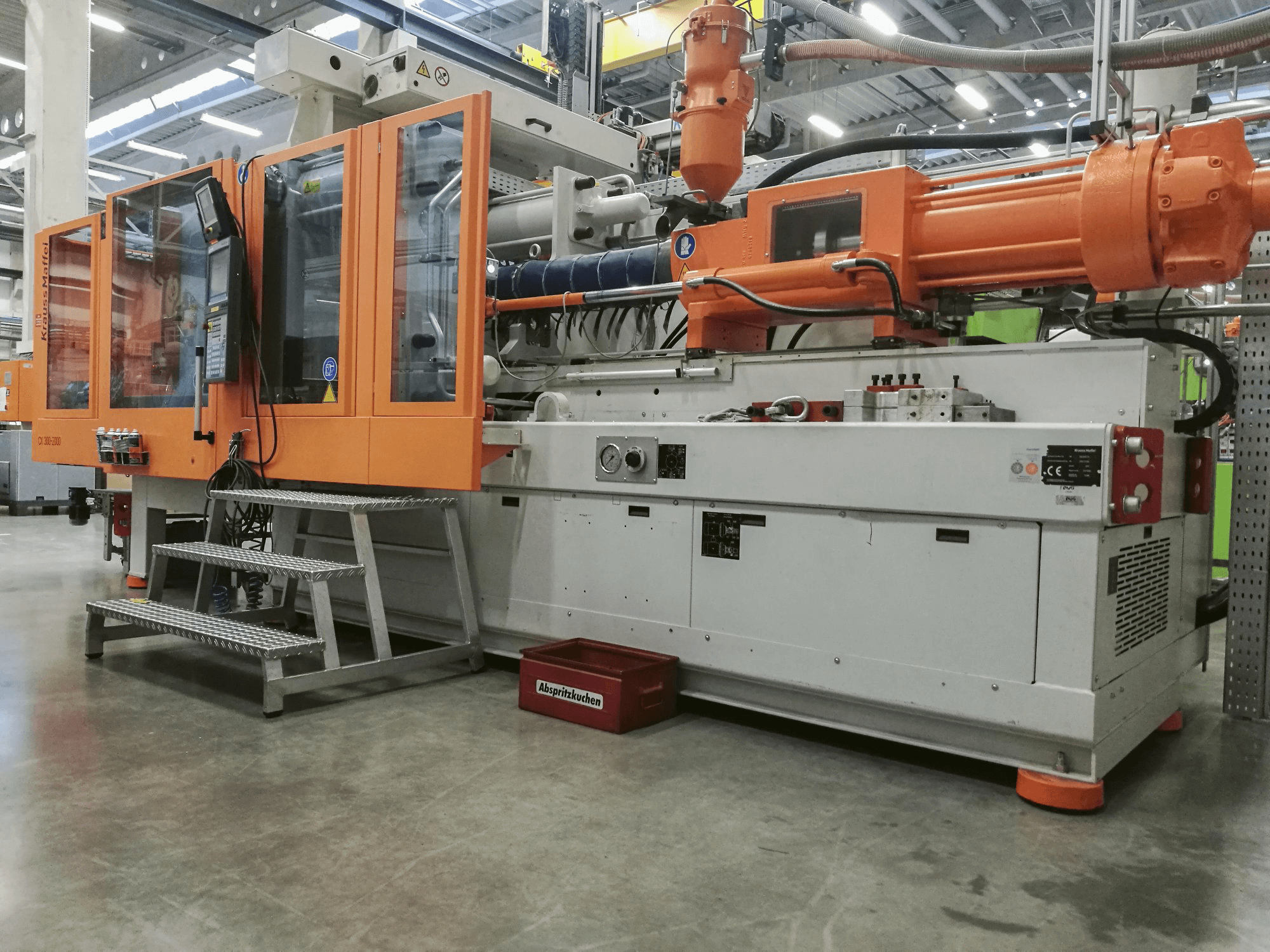 Vista lato destro 1 della macchina Krauss Maffei 300-2000 CX