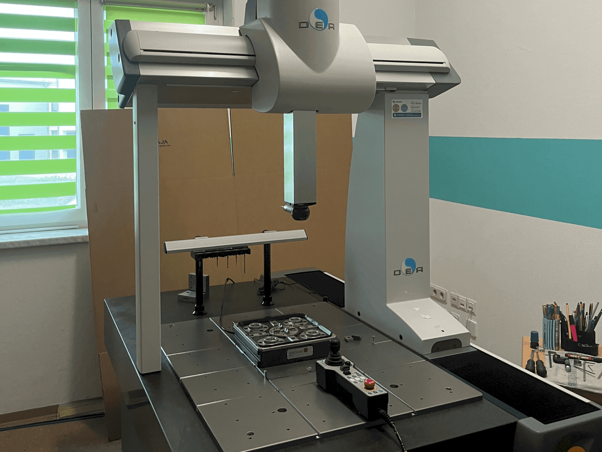 Vista frontale della macchina Hexagon Global 07.10.07