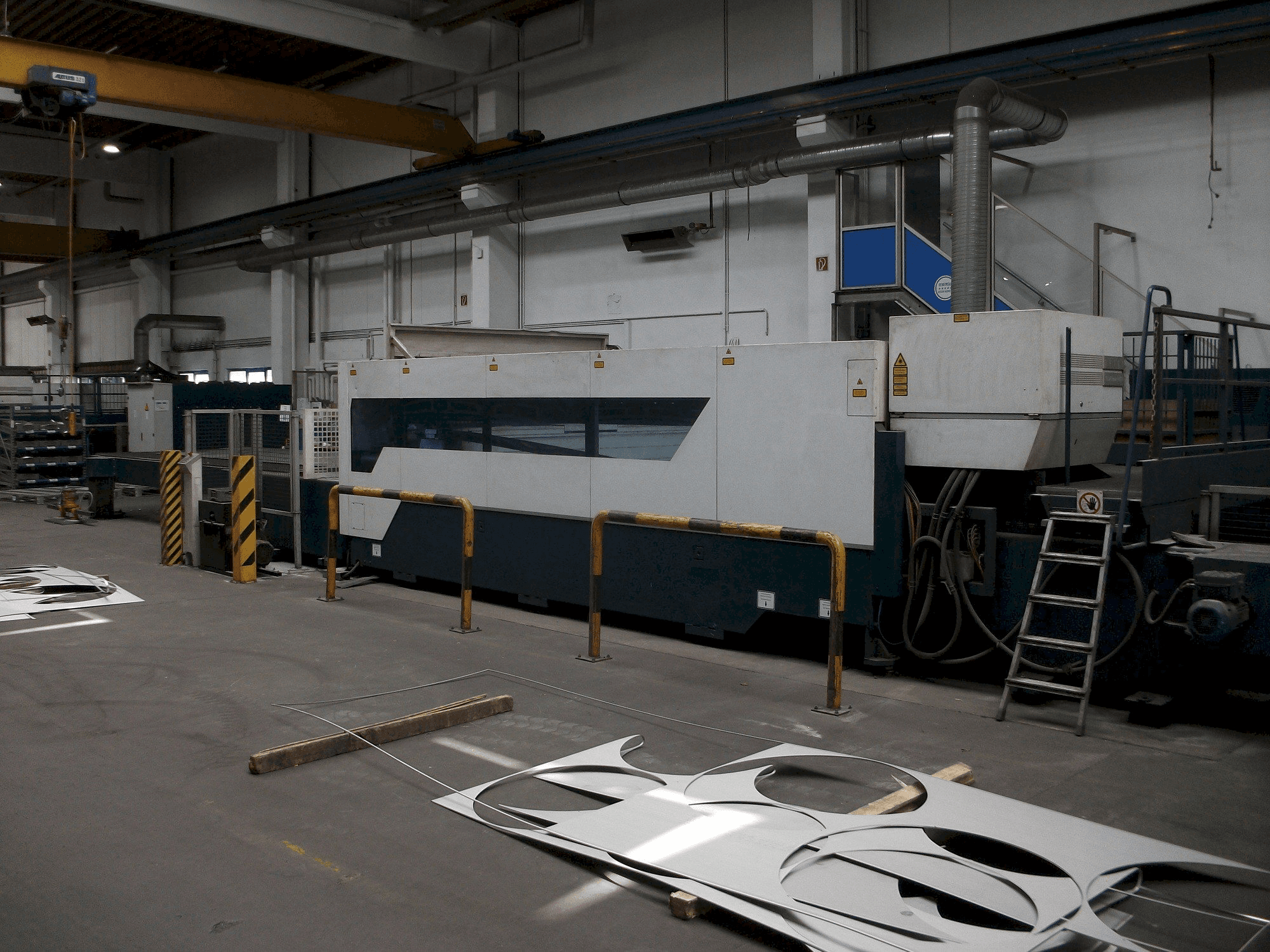 Vista frontale della macchina Trumpf TruLaser 8000 TruFlow 6000