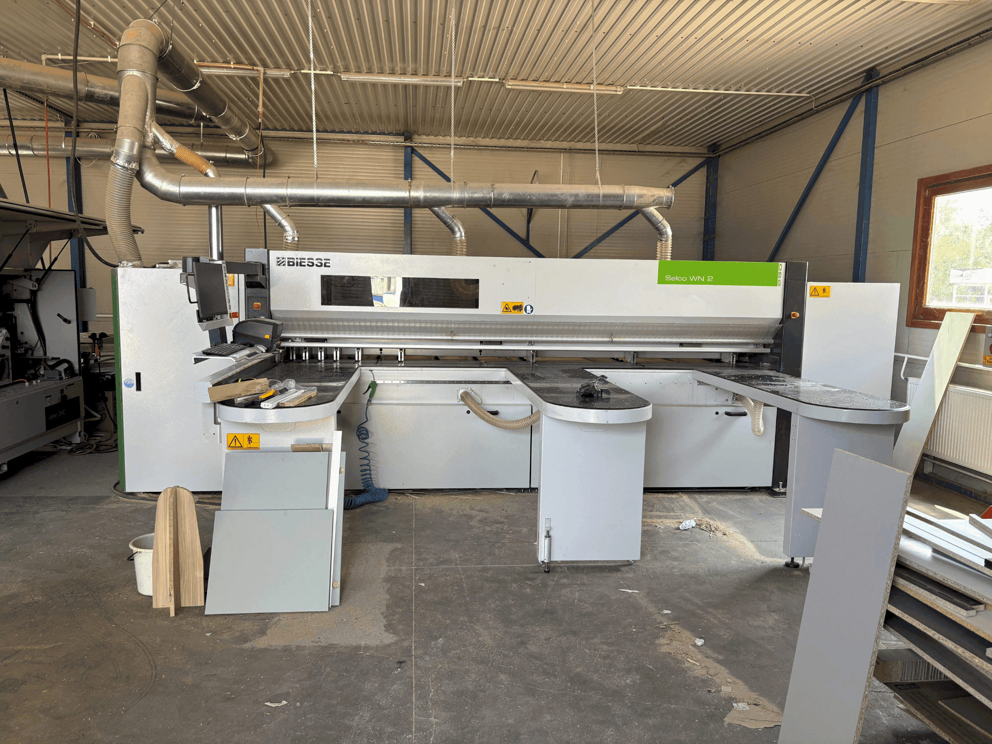 Vista frontale della macchina BIESSE Selco WN 2