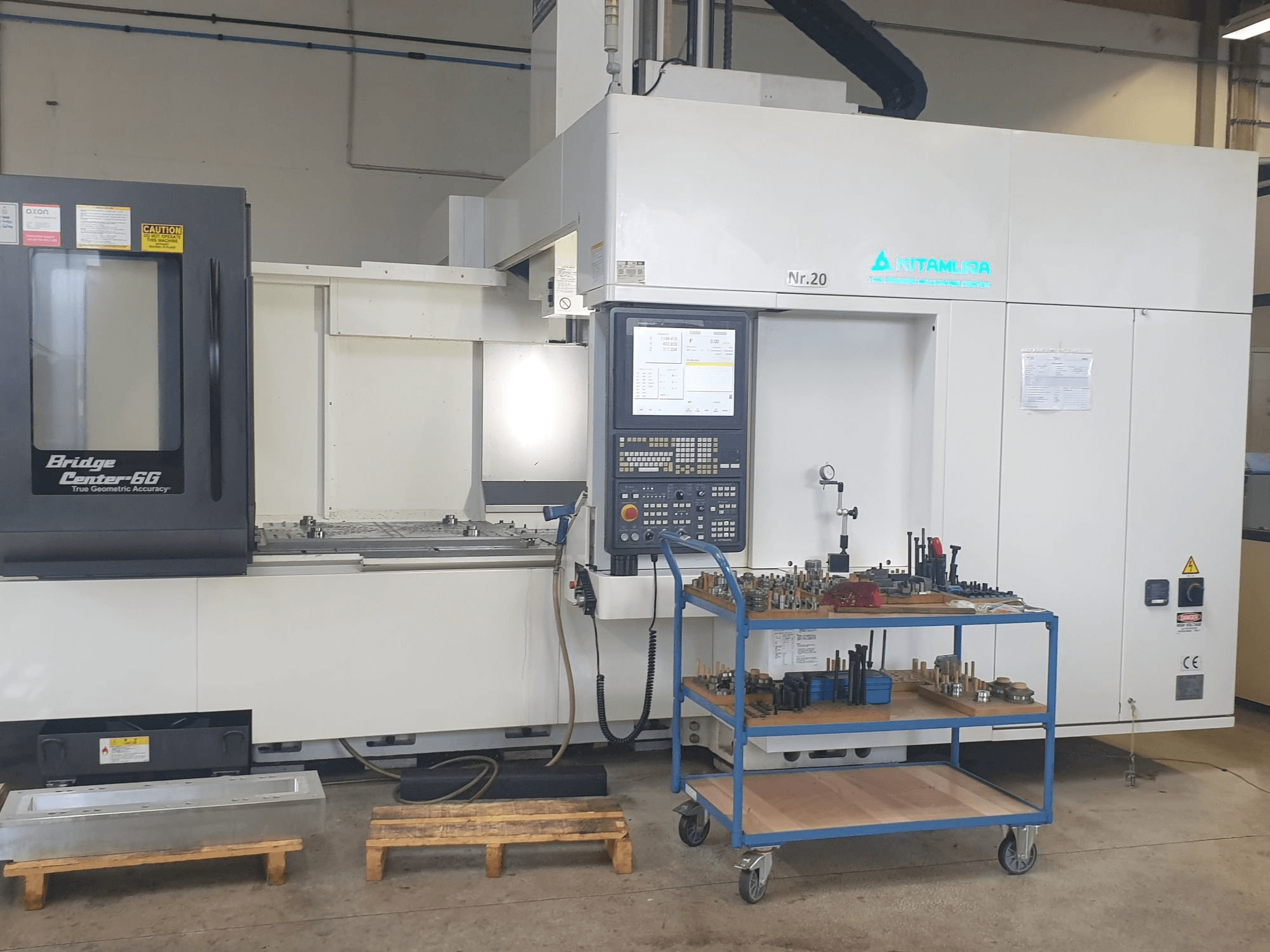 Vista frontale della macchina Kitamura Bridge Center 6G