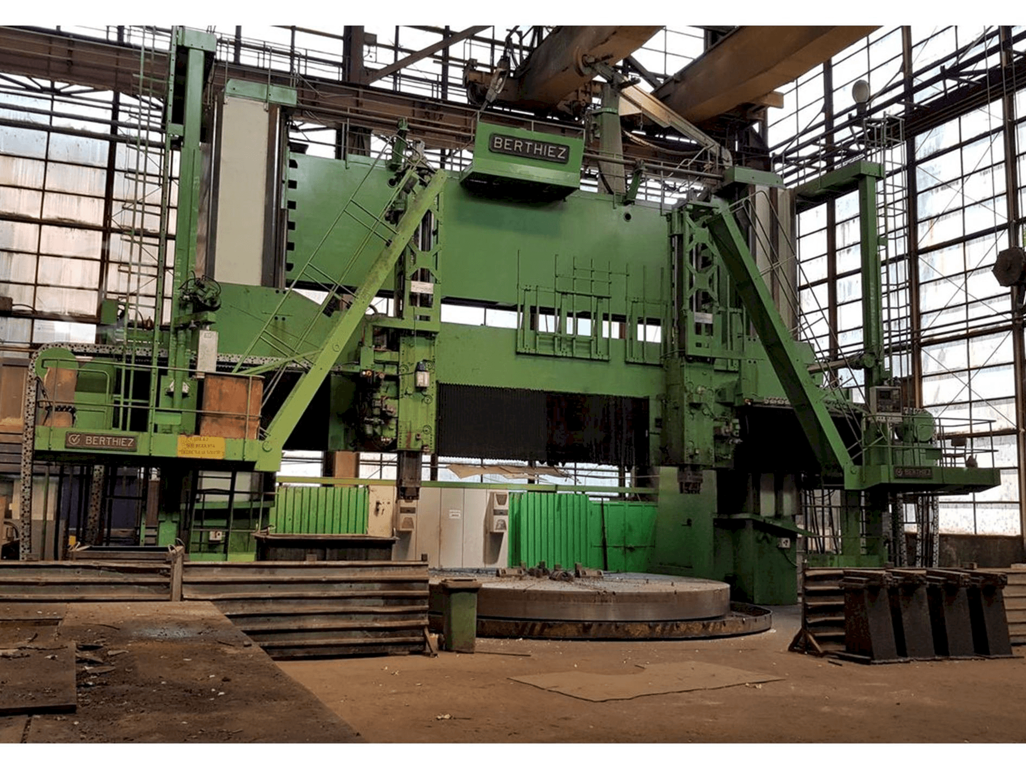 Vista frontale della macchina Berthiez TDM 630-315