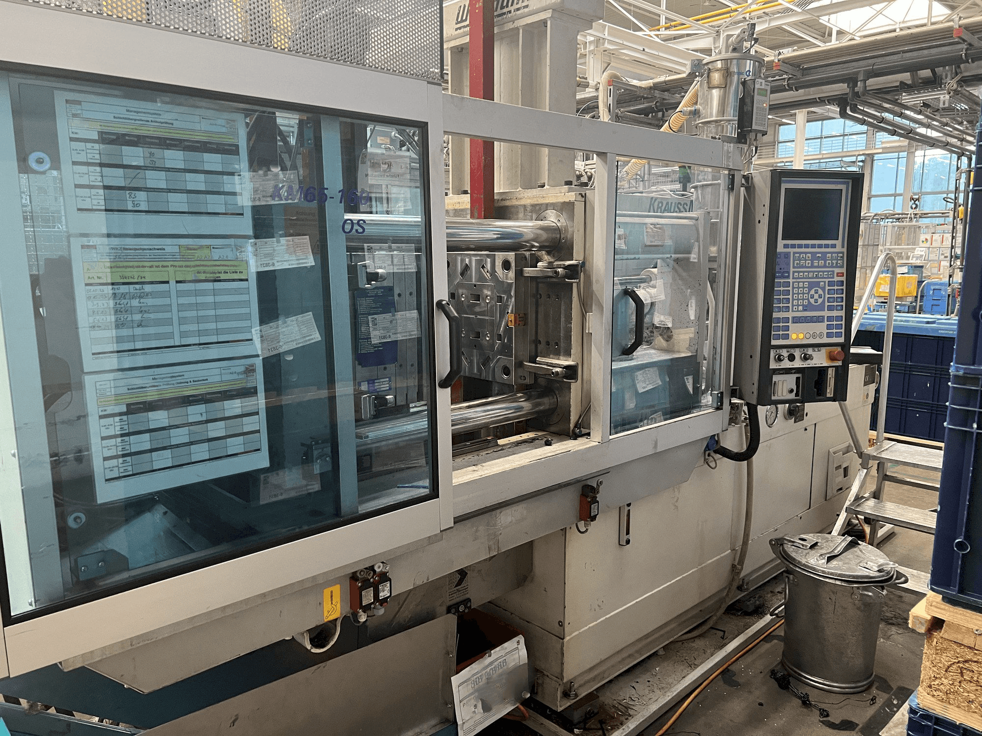 Vista frontale della macchina Krauss Maffei KM 65-160 C2