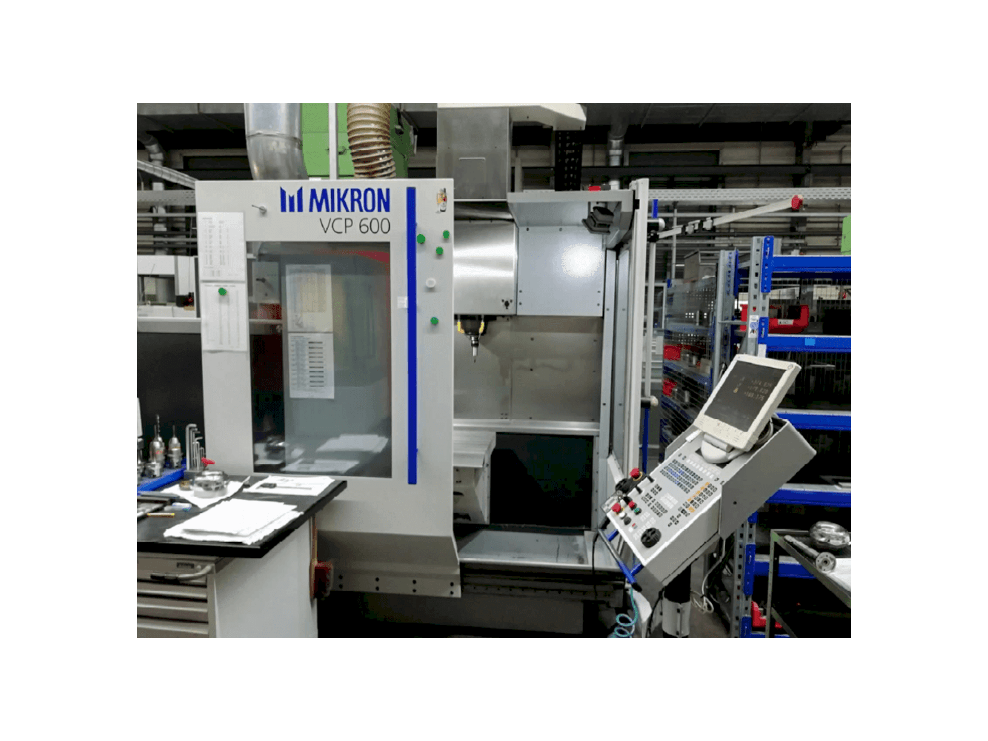 Vista frontale della macchina MIKRON VCP 600