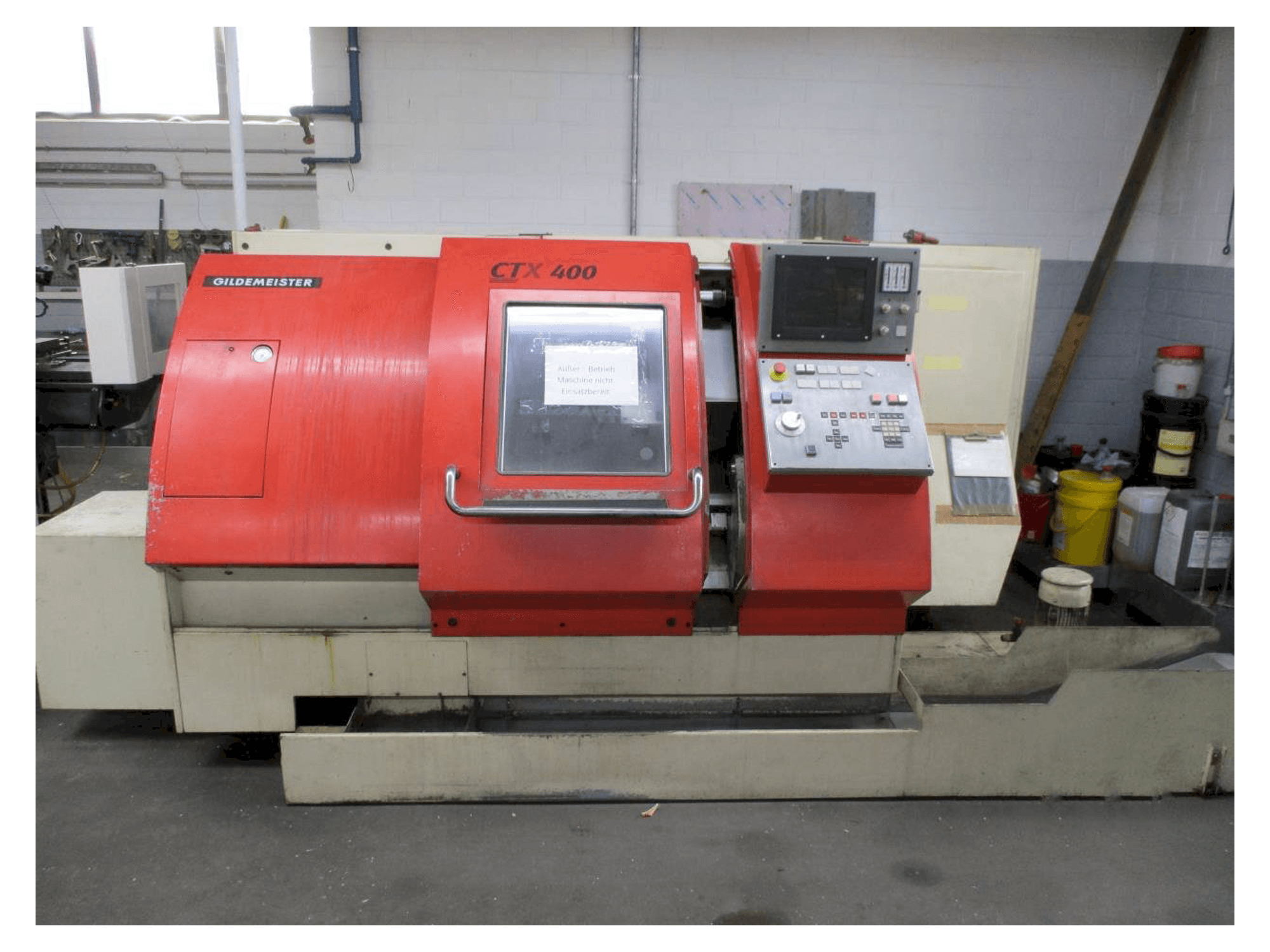 Vista frontale della macchina Gildemeister CTX 400