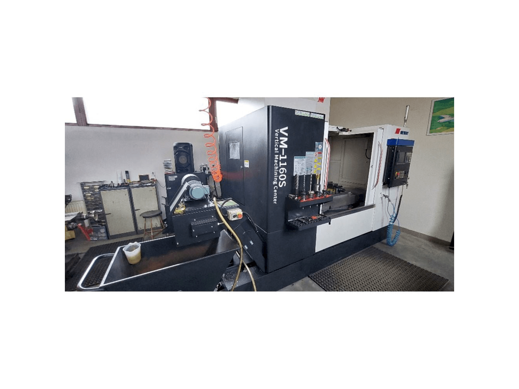 Vista frontale della macchina Neway VM 1160