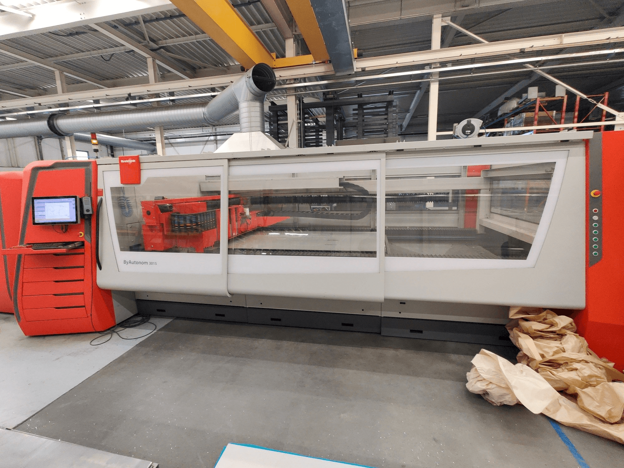 Vista frontale della macchina Bystronic Autonom 3015 6kW CO2