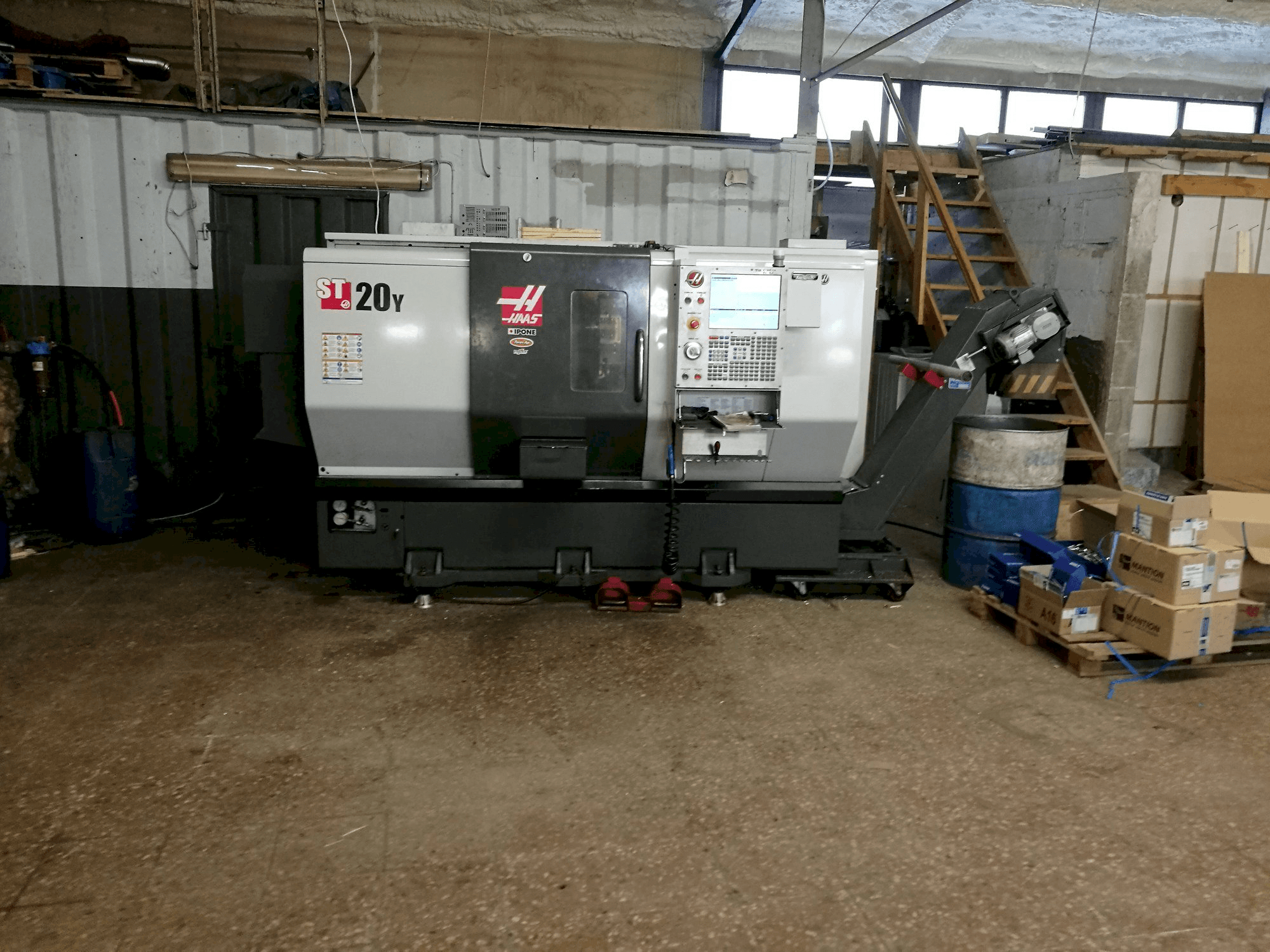 Vista frontale della macchina HAAS ST20Y