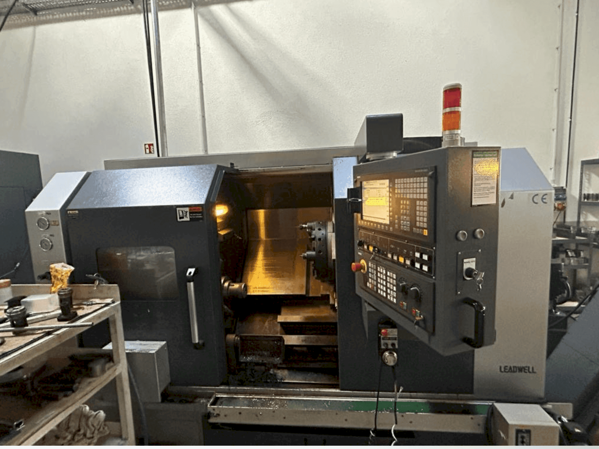 Vista frontale della macchina Gildemeister CTX600E