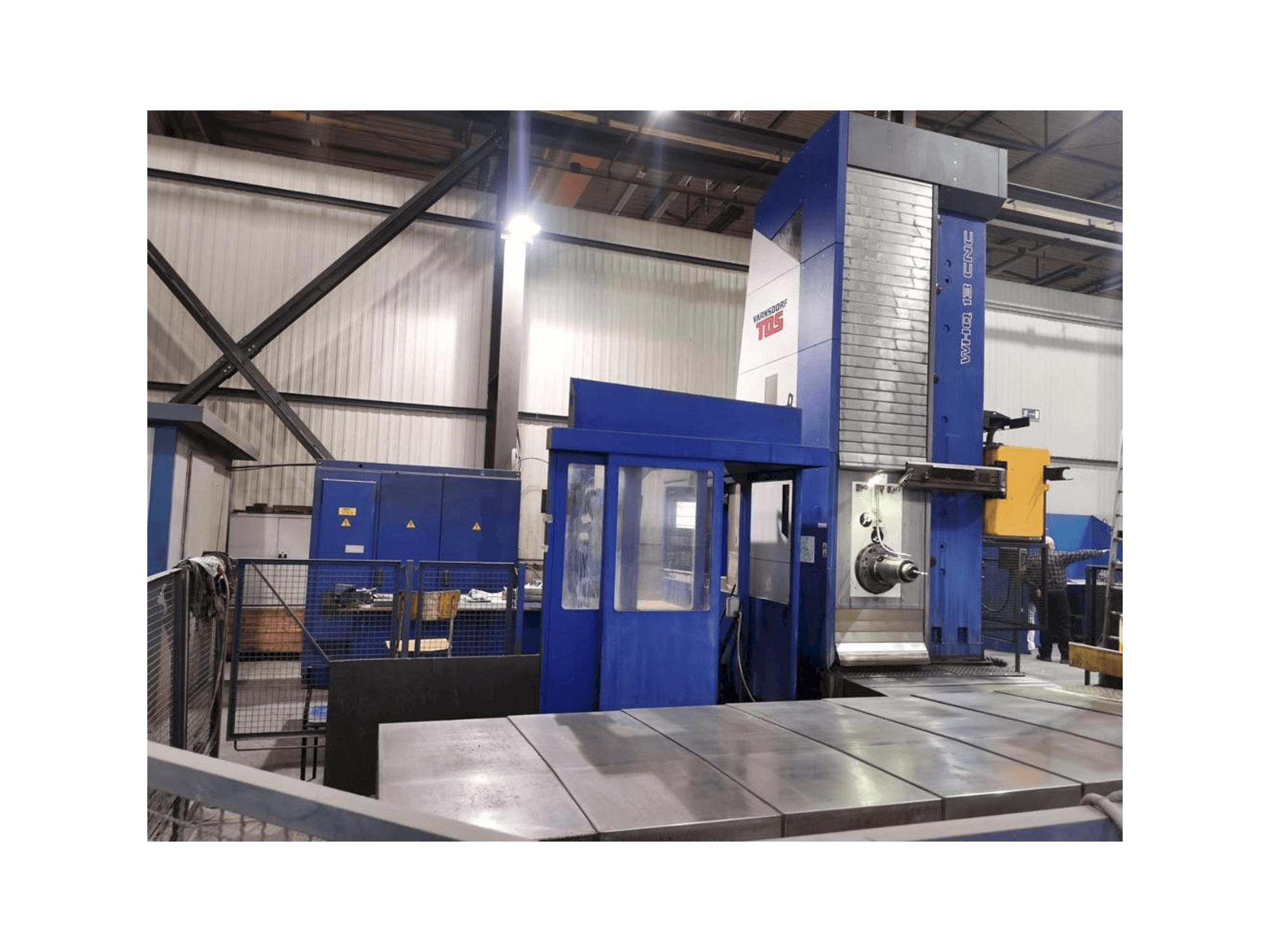 Vista frontale della macchina TOS VARNSDORF WHQ 13 CNC