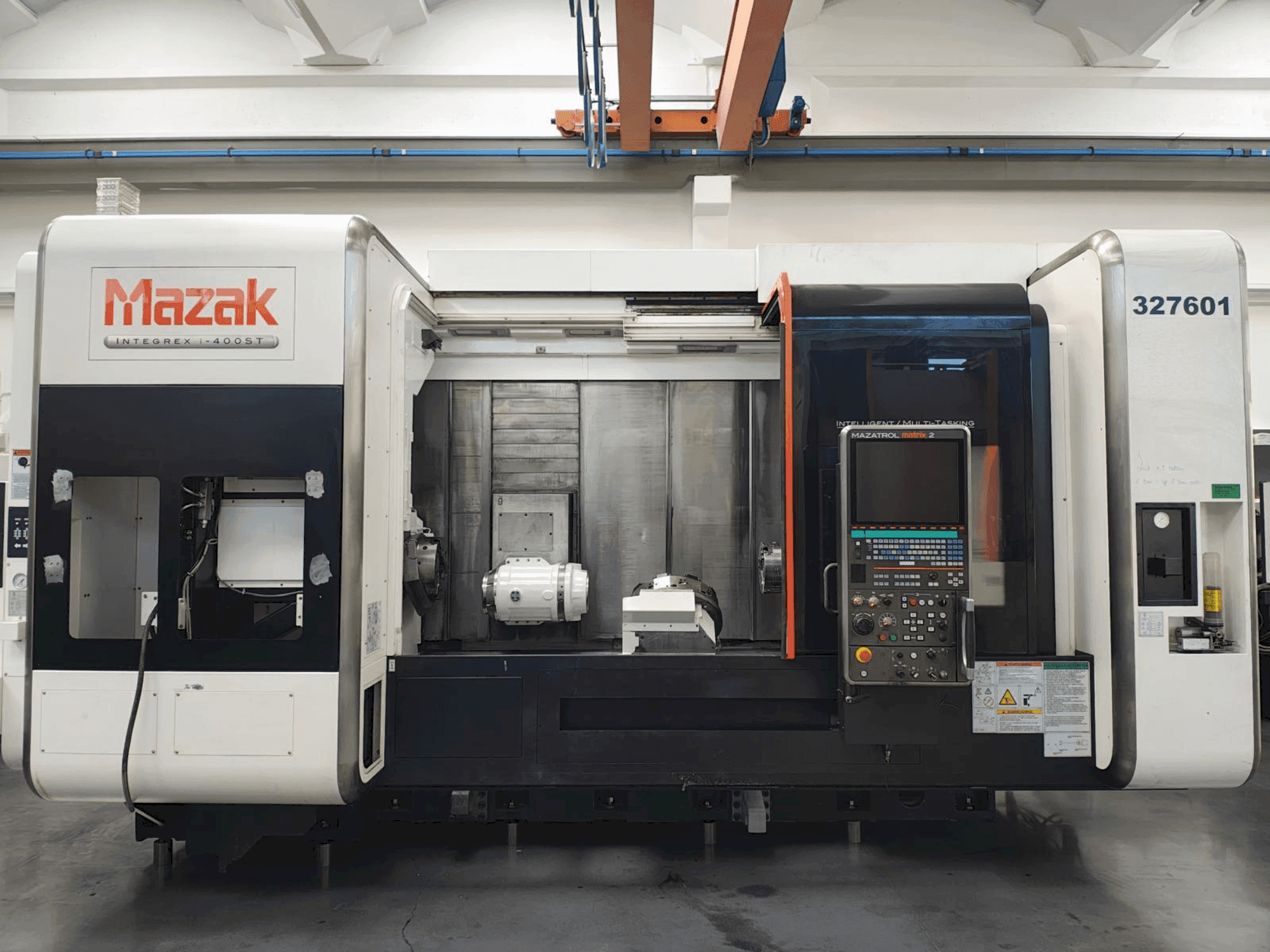 Vista frontale della macchina Mazak Integrex i-400 ST