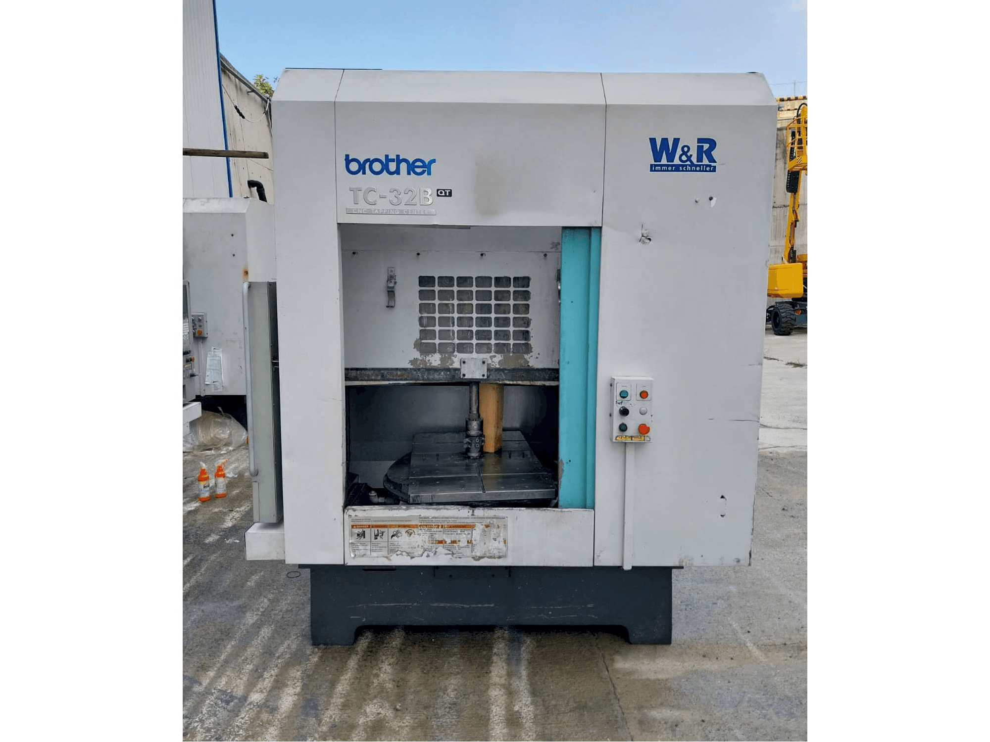 Vista frontale della macchina Brother TC 32 B-QT