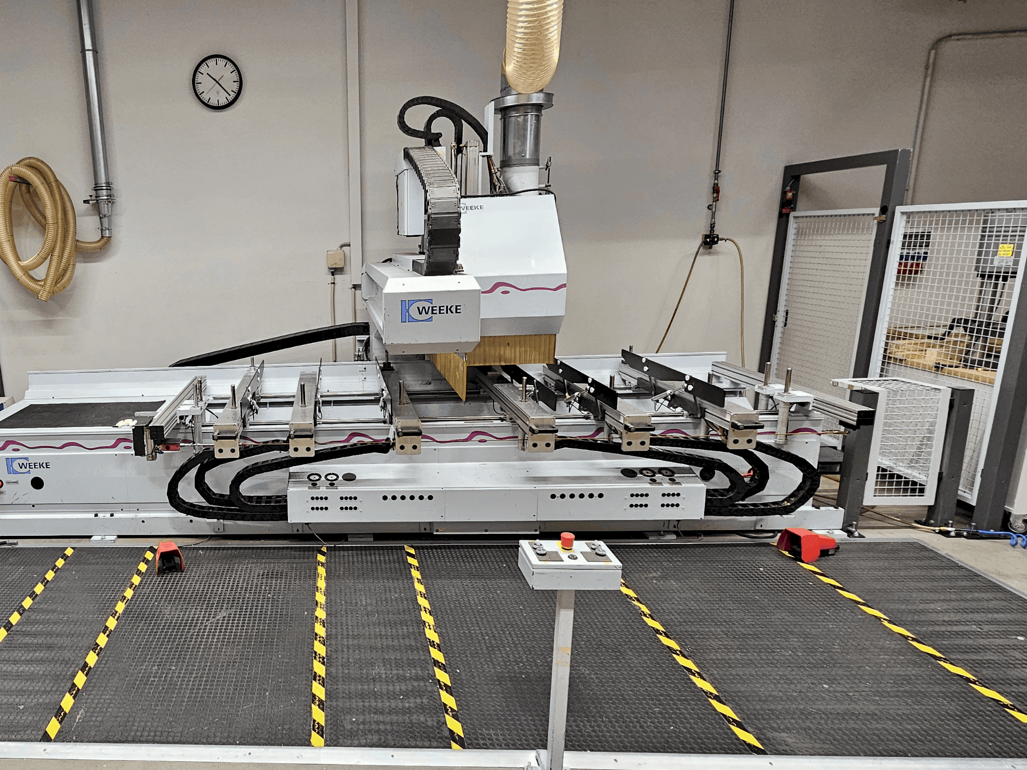 Vista frontale della macchina Weeke Optimat BHC 550
