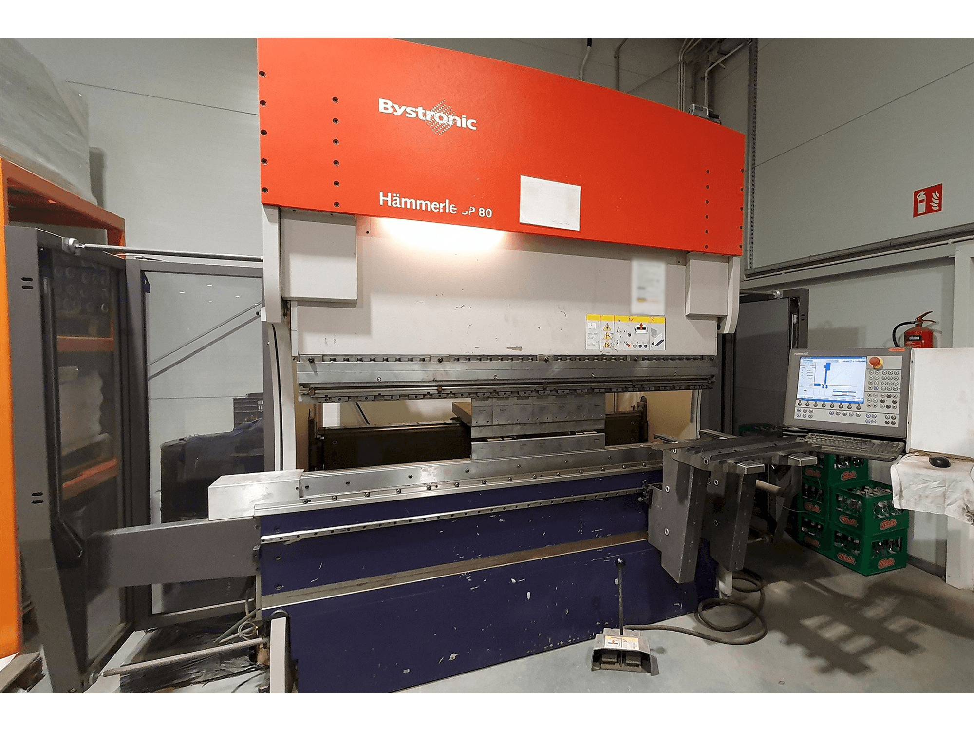 Vista frontale della macchina Bystronic 3P 80/210