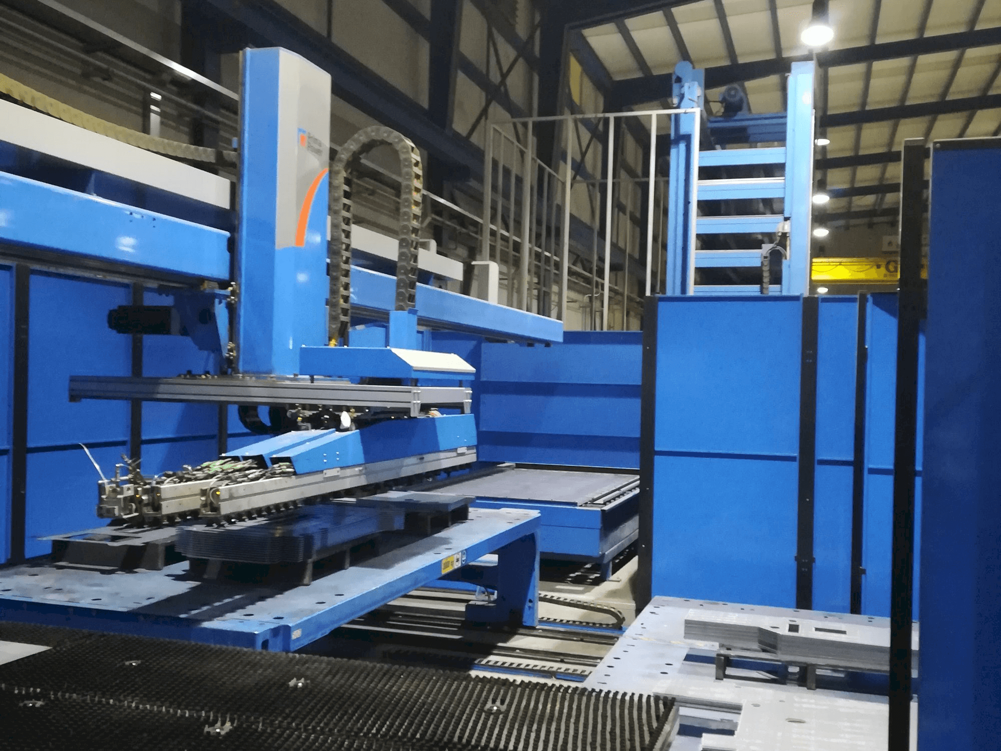 Vista frontale della macchina Prima Power Lpe 6xf