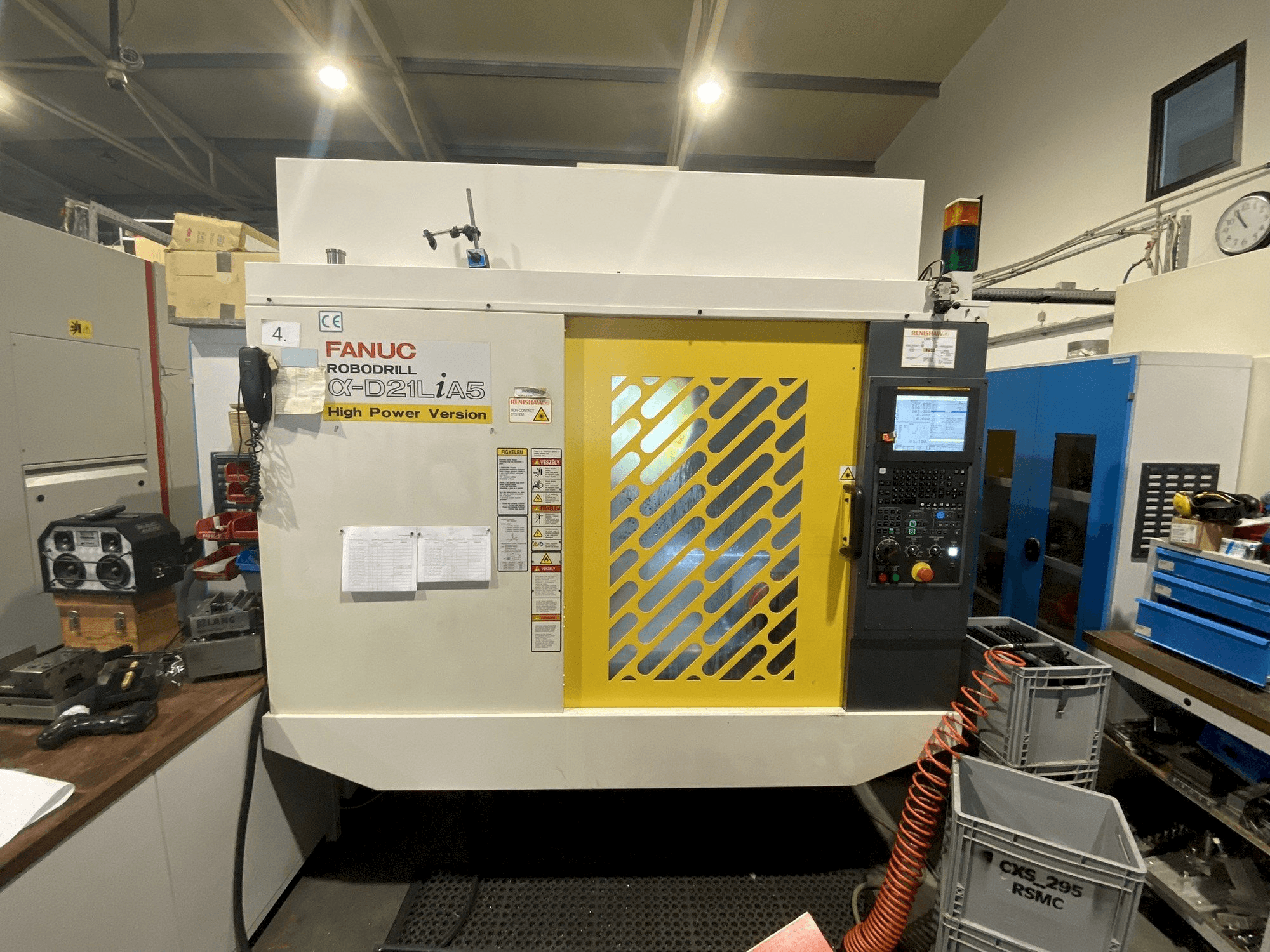 Vista frontale della macchina FANUC Robodrill Alpha D21LiB5