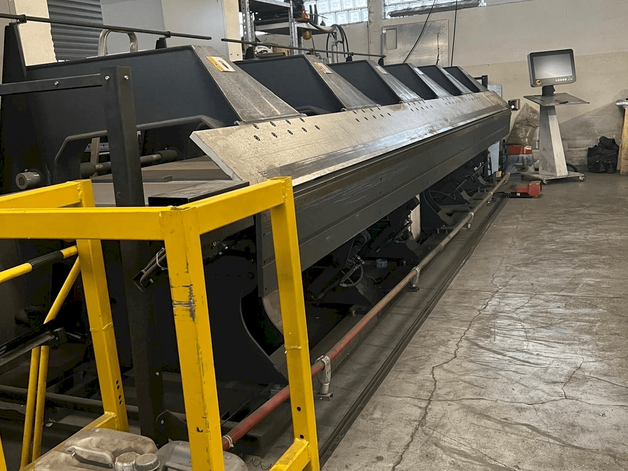 Vista frontale della macchina Jorns Norma-Line 150-6.4