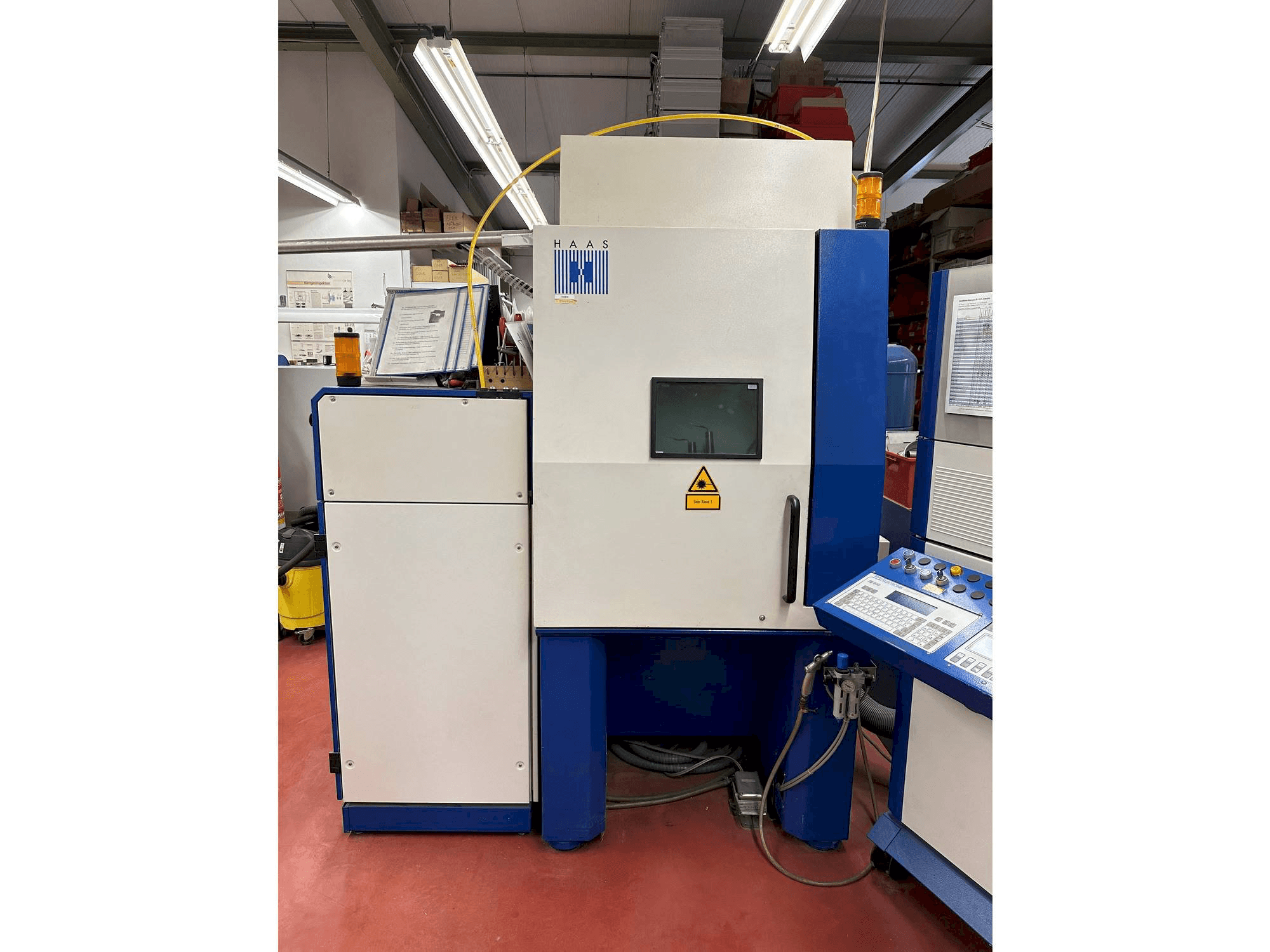 Vista frontale della macchina Trumpf HL124P