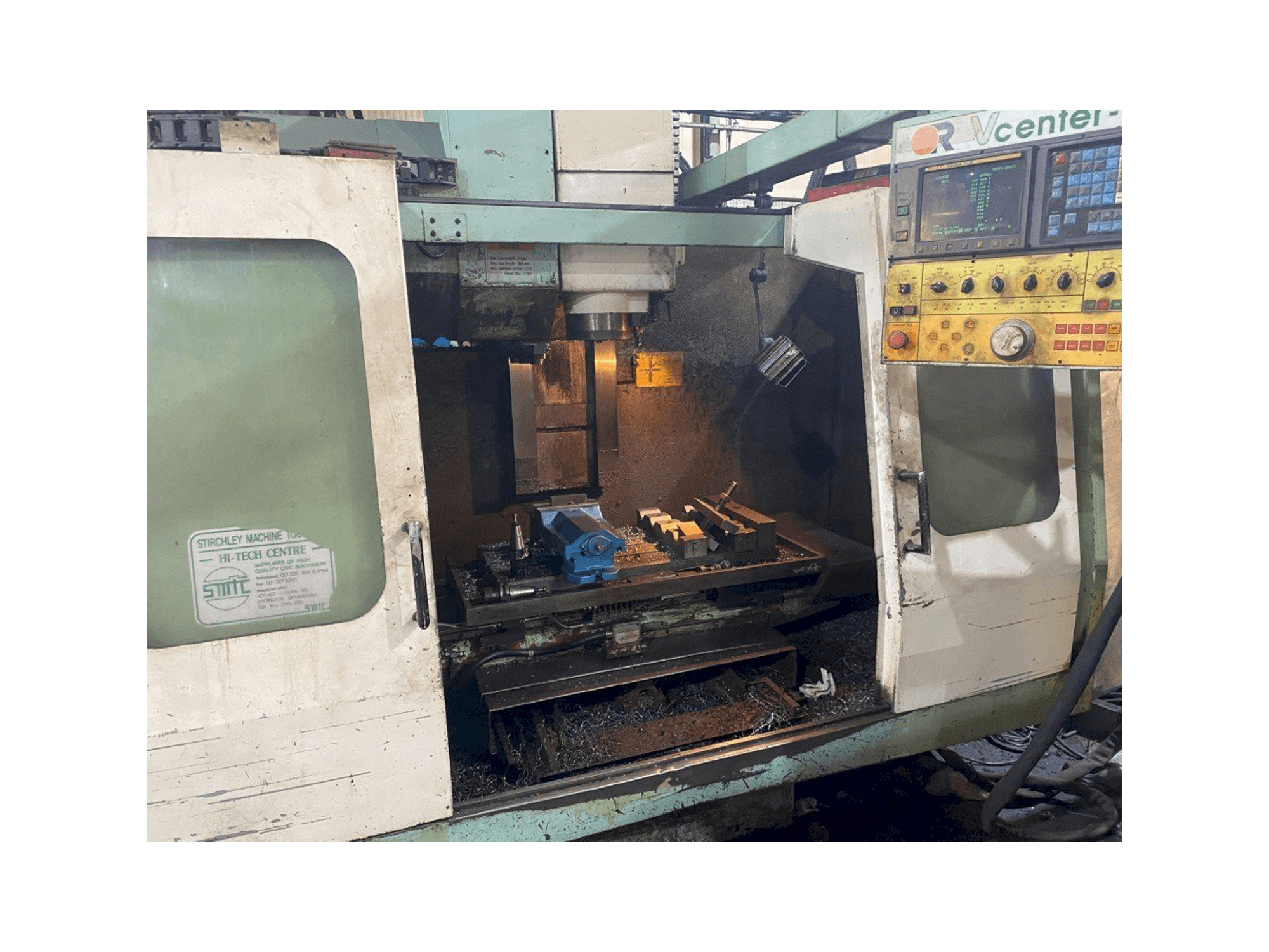 Vista frontale della macchina Victor V Centre-80