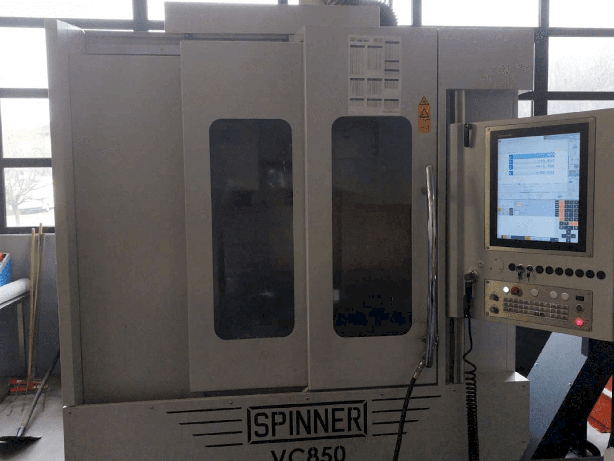 Vista frontale della macchina SPINNER VC 850